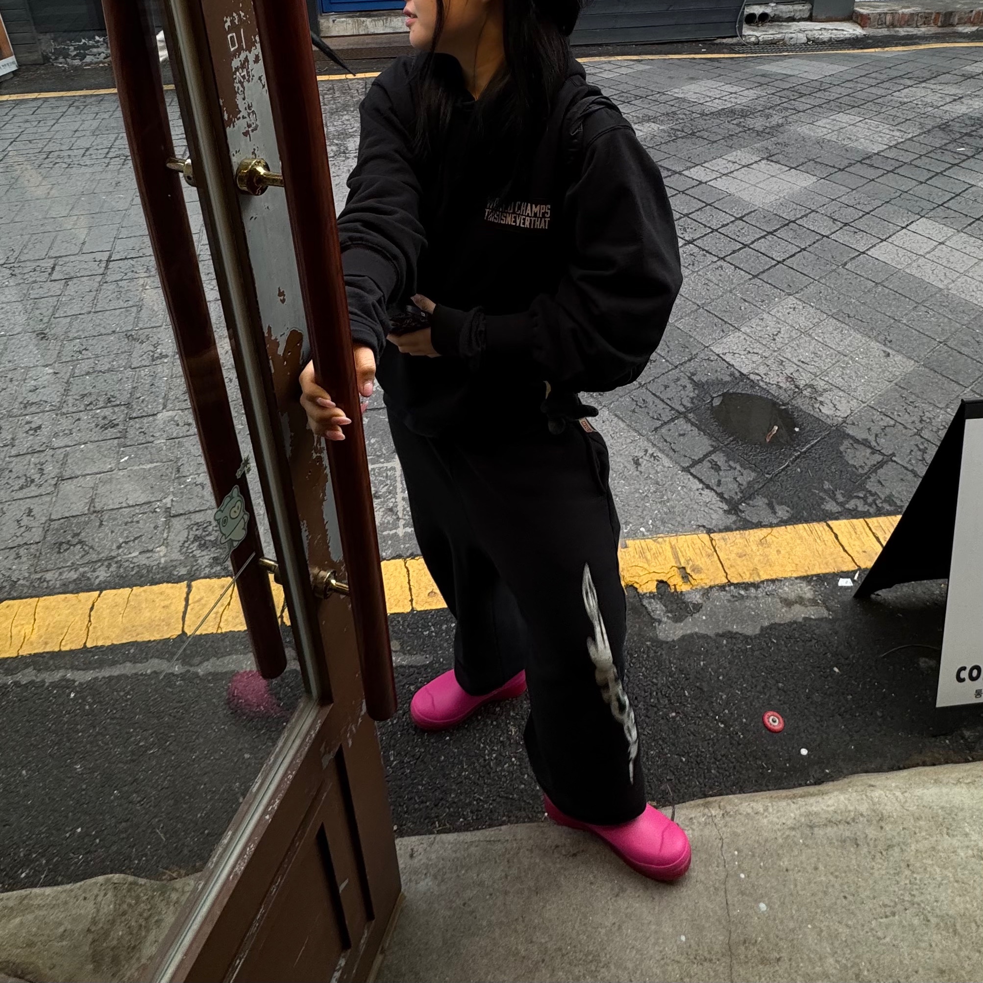 (W) Hunter Play Short Rain Boots Black 착용 스타일