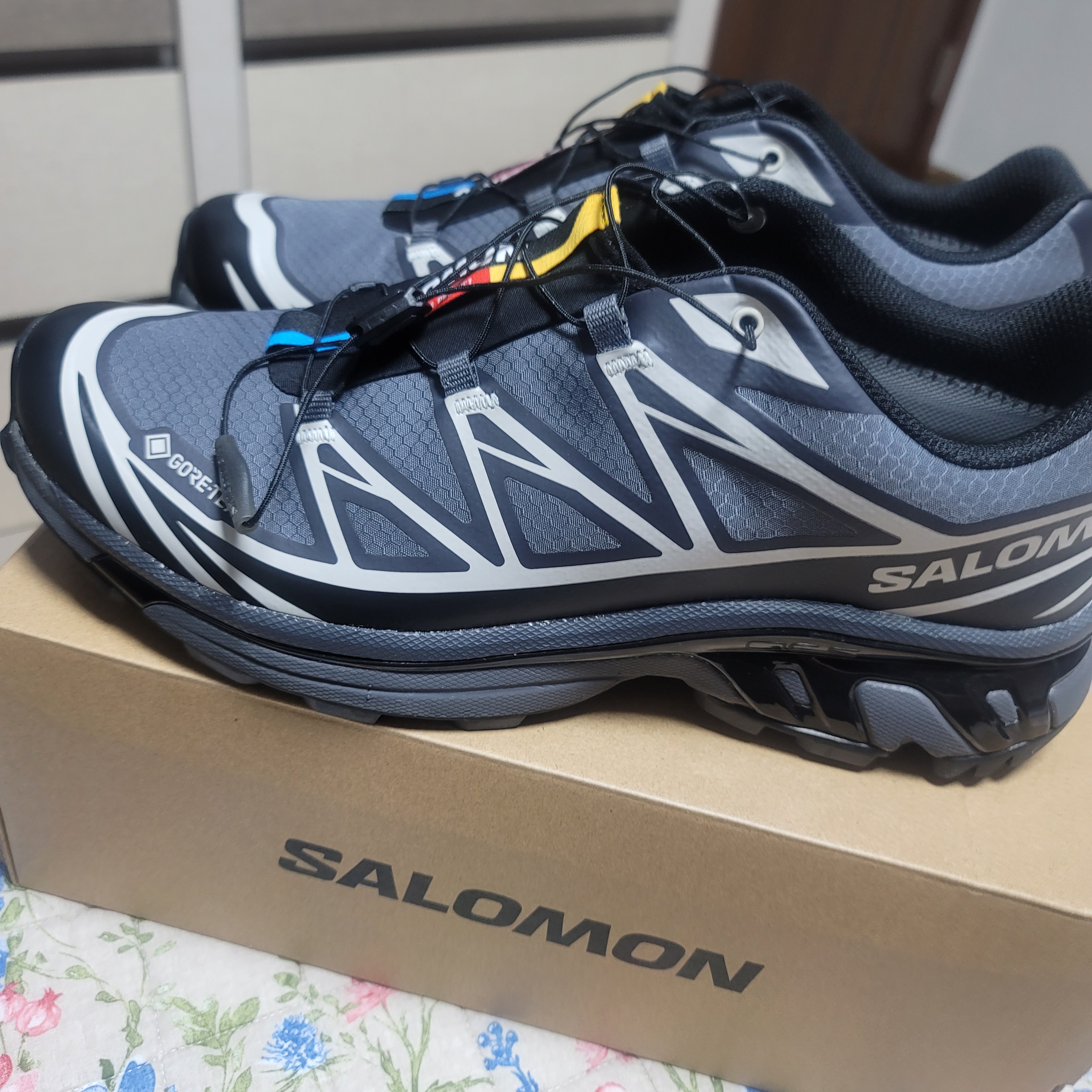 Salomon XT-6 Gore-Tex Black Ebony 착용 스타일 - 1