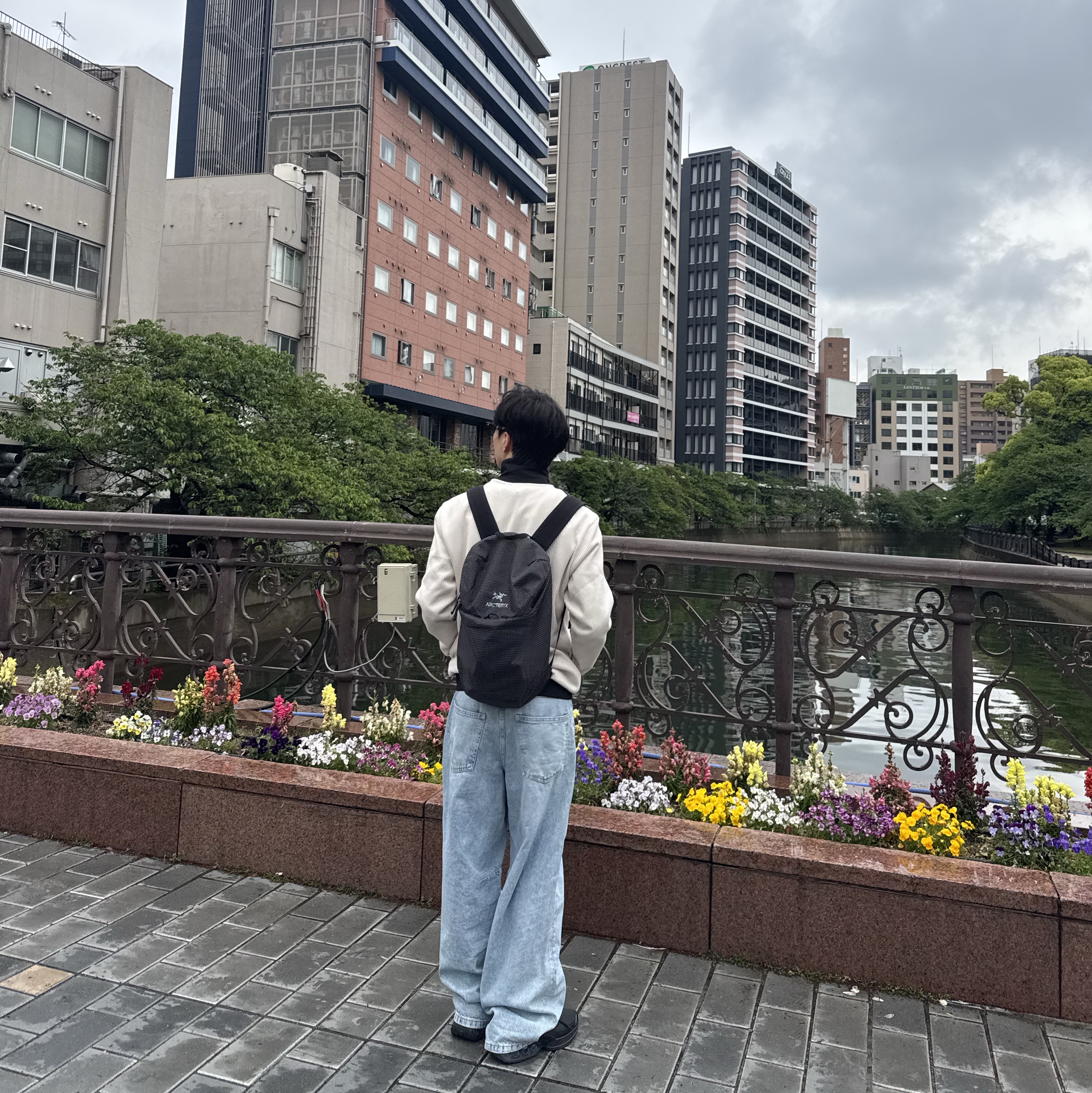 Arc'teryx Konseal 15 Backpack Black 착용 스타일 - 1
