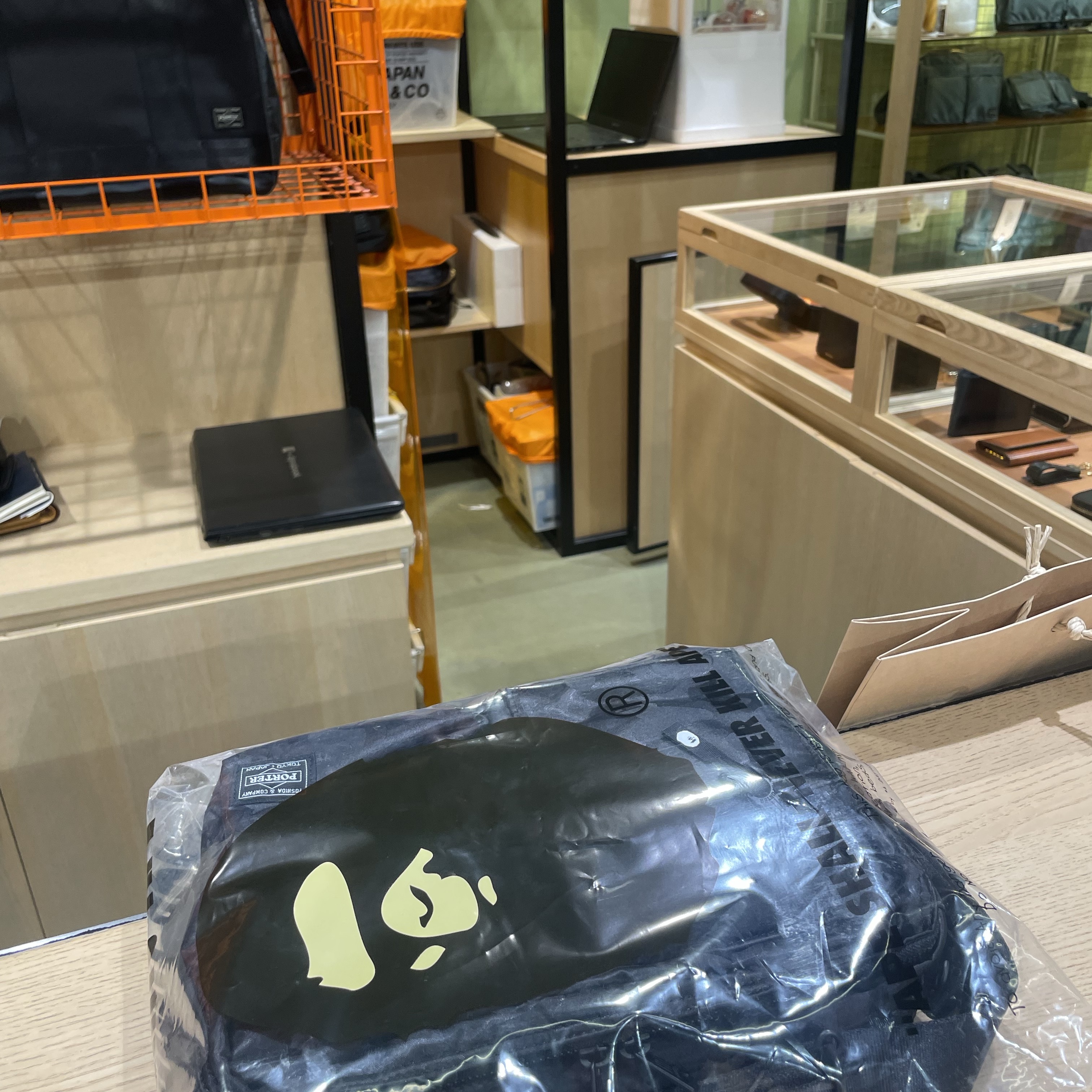 Porter x BAPE Shoulder Bag Black 착용 스타일