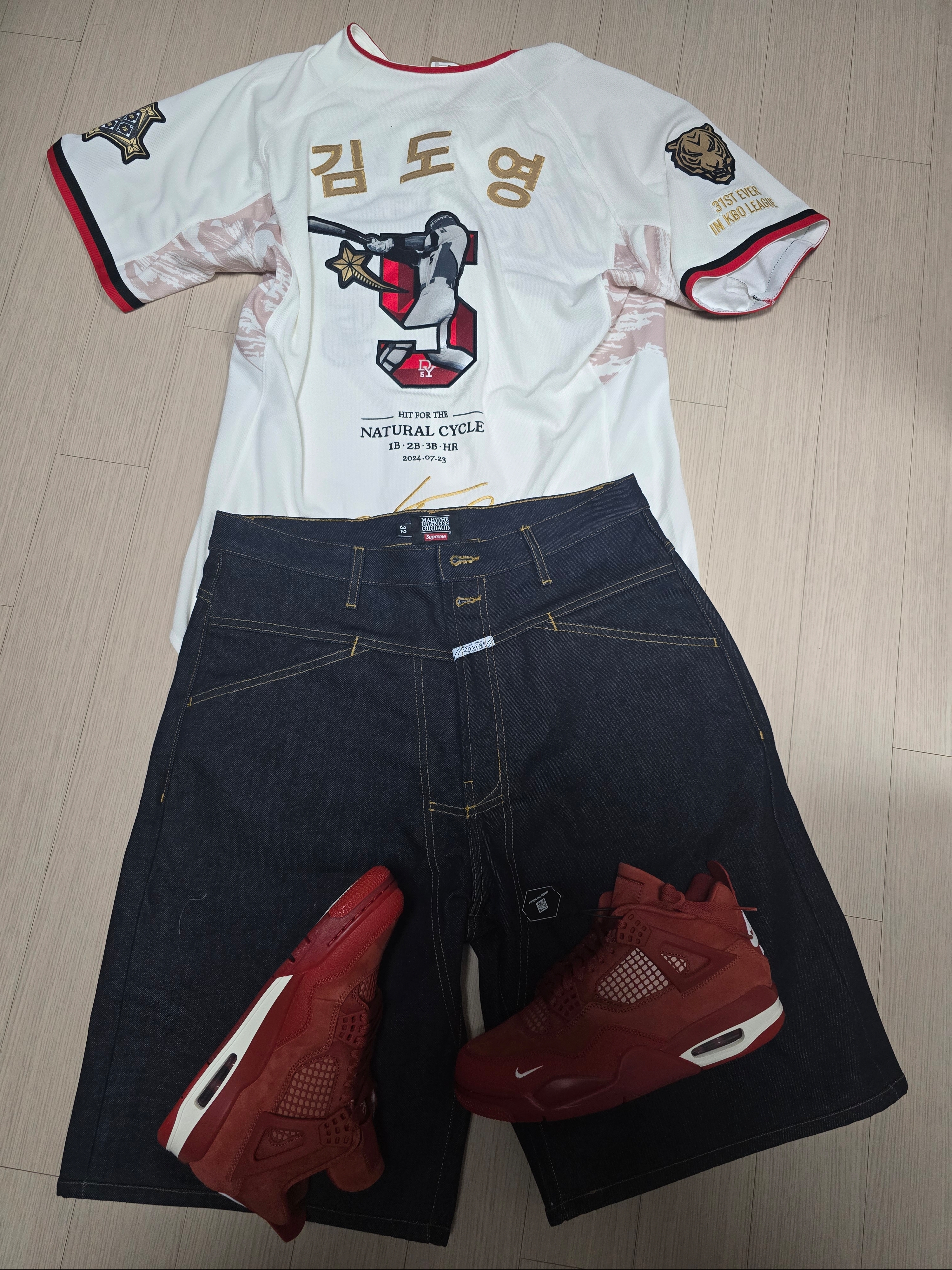 Kia Tigers x IAB Studio 24 Authentic Away Uniform Black (Non Marking Ver.), Supreme x Marithe Francois Girbaud X-Seam Baggy Denim Shorts Rigid Indigo - 25SS 착용 스타일 - 2