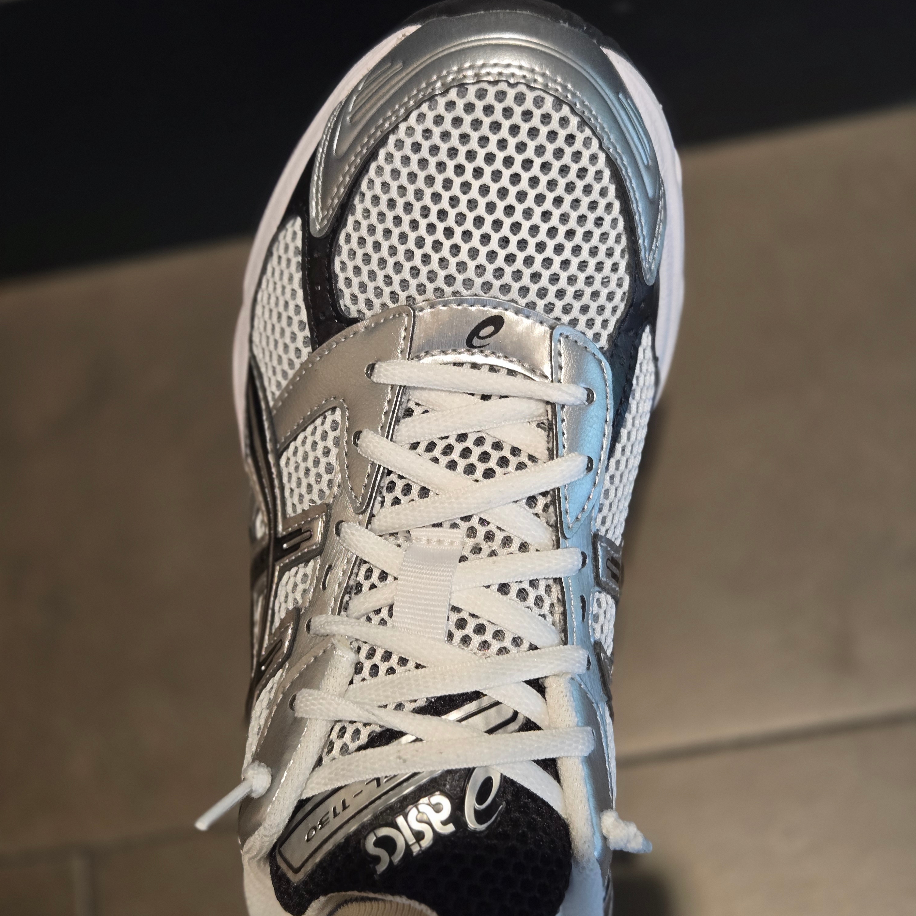Asics Gel-1130 White Black 착용 스타일 - 2