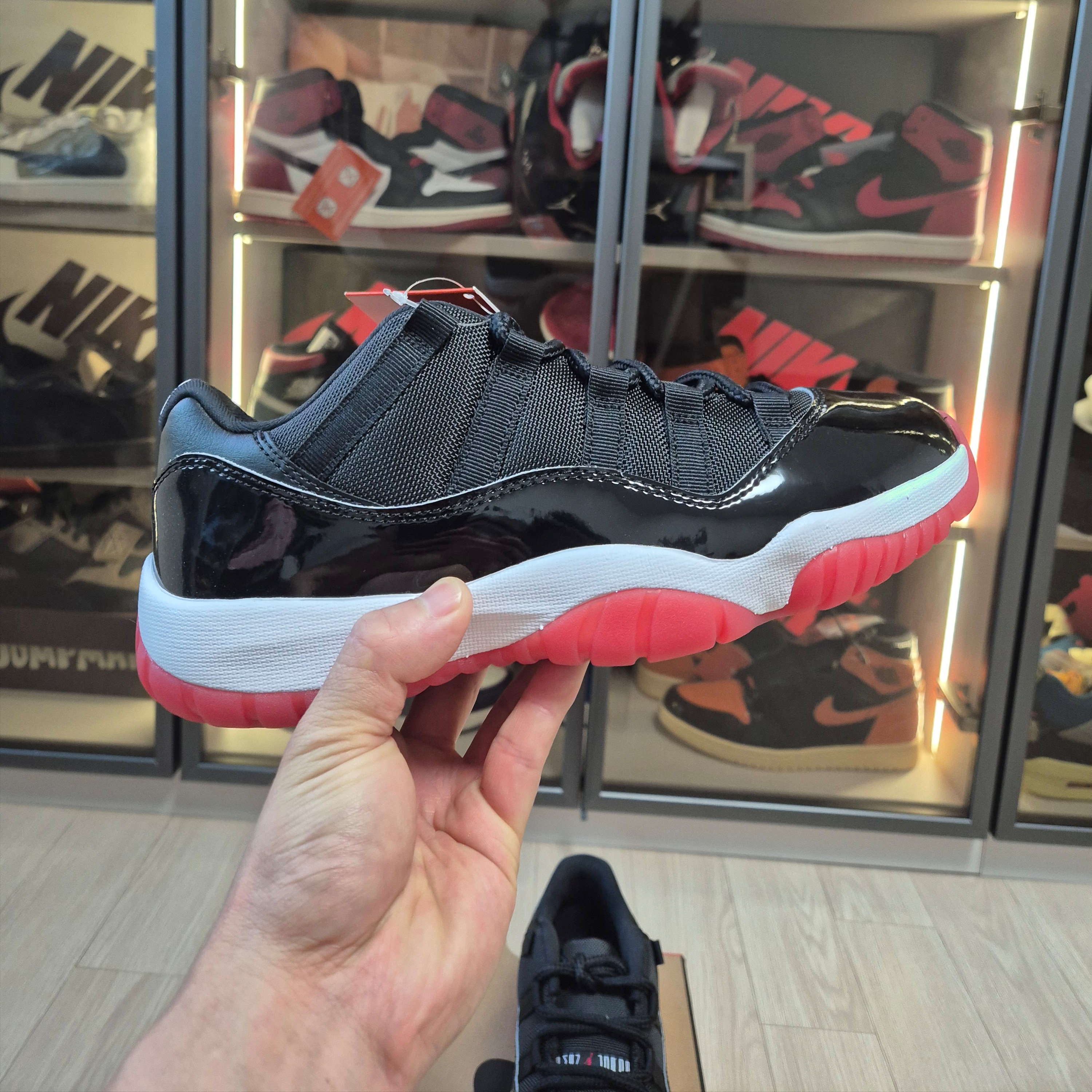 Jordan 11 Retro Low Bred 2025 착용 스타일 - 5