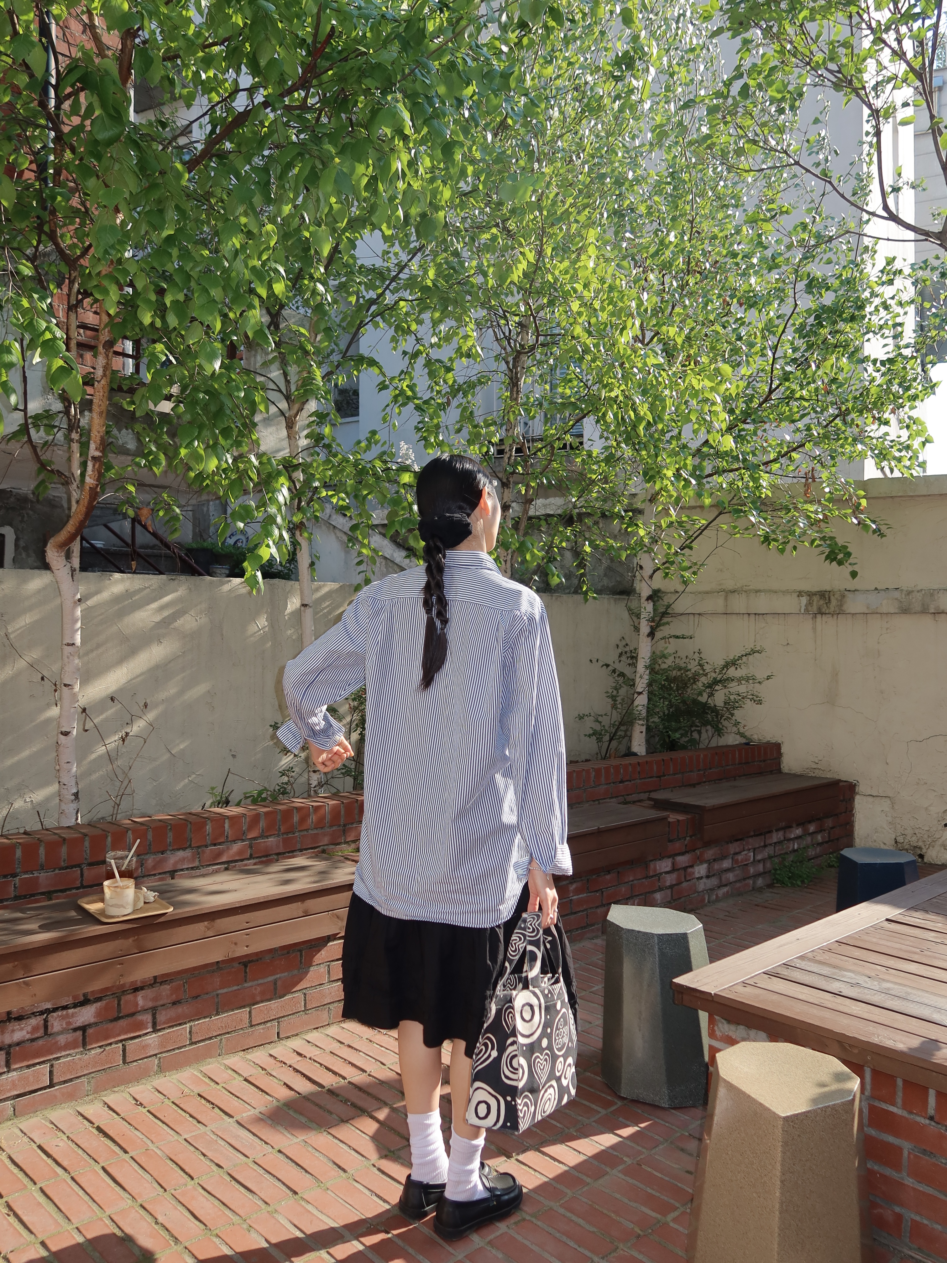 Play Comme des Garcons Striped Black Heart Shirt Blue 착용 스타일 - 3