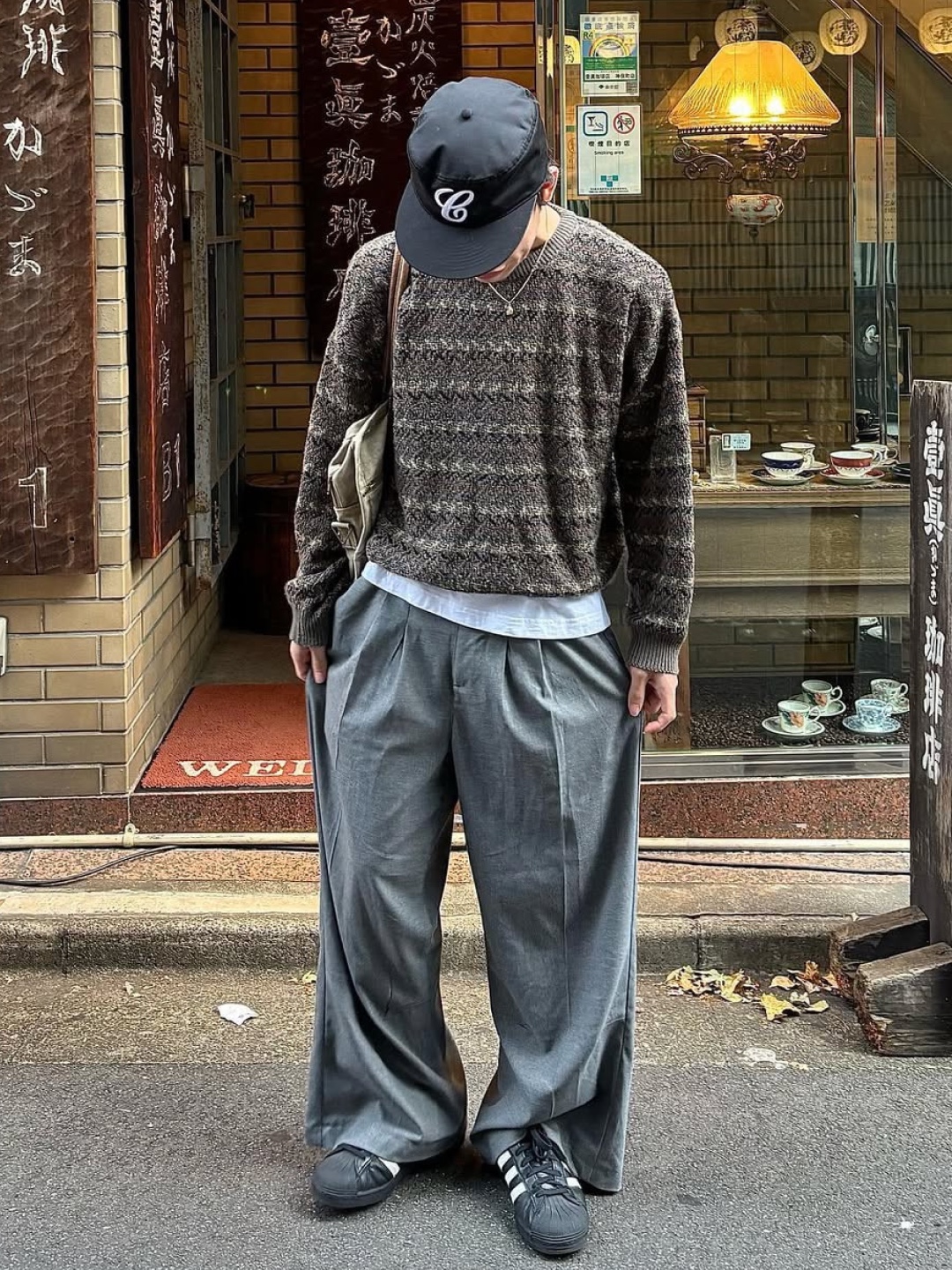 Millo Archive Isoline Flat Cap Black, Studiotable Trimming Flat Cap Navy 착용 스타일 - 5