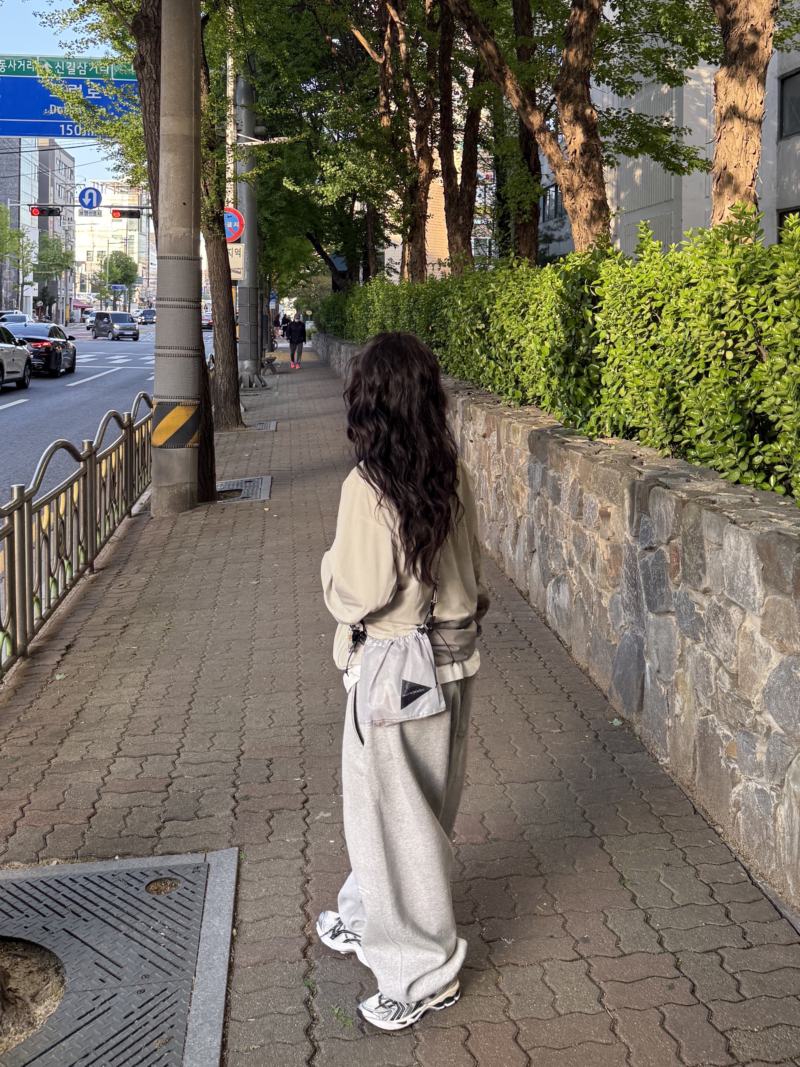 And Wander UL Sacoche with Dyneema Off White, Sansan Gear Sansan BLF Mesh Jacket Beige - 22SS 착용 스타일 - 1