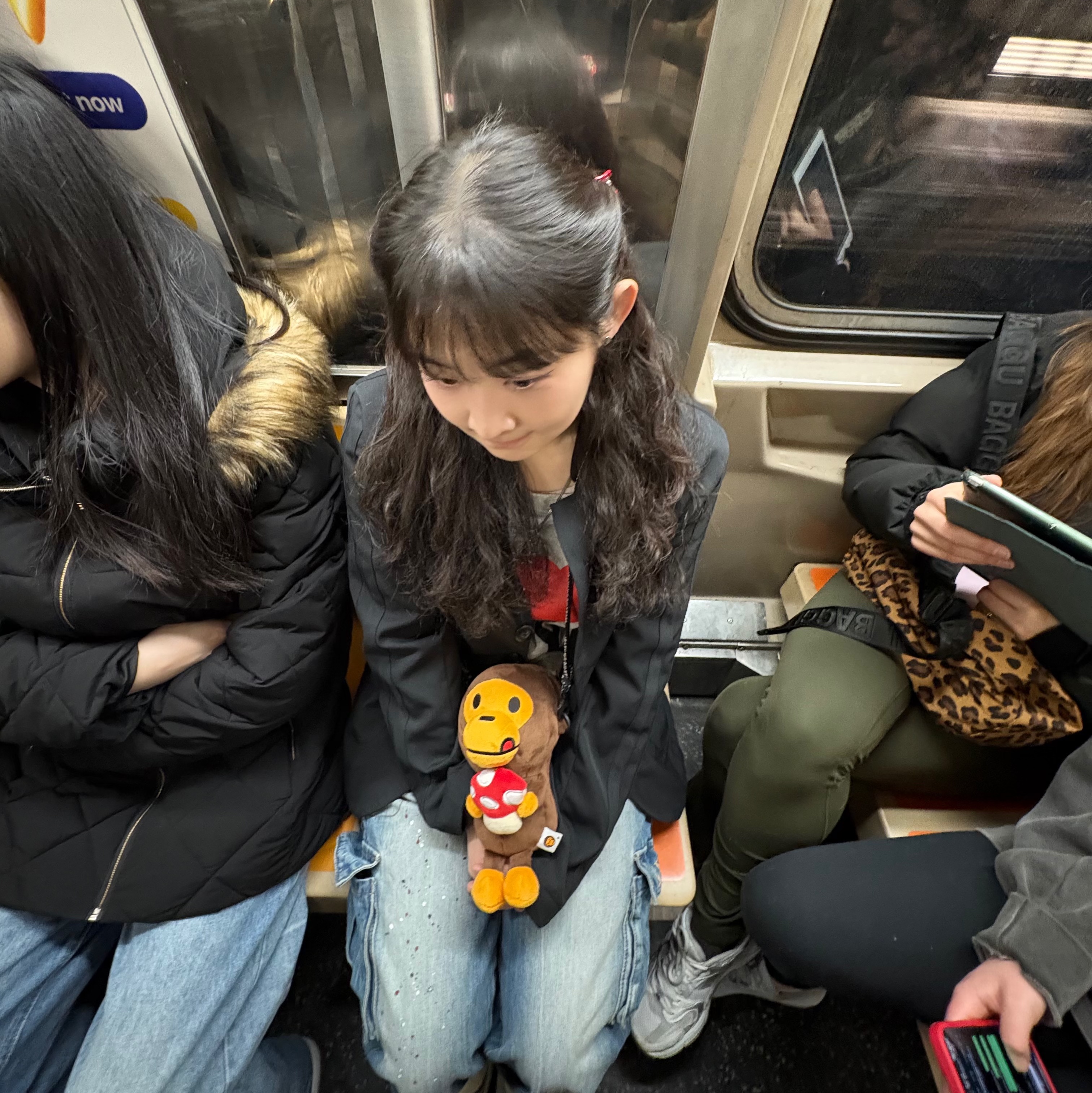 BAPE Baby Milo Plush Mobile Bag Brown 착용 스타일