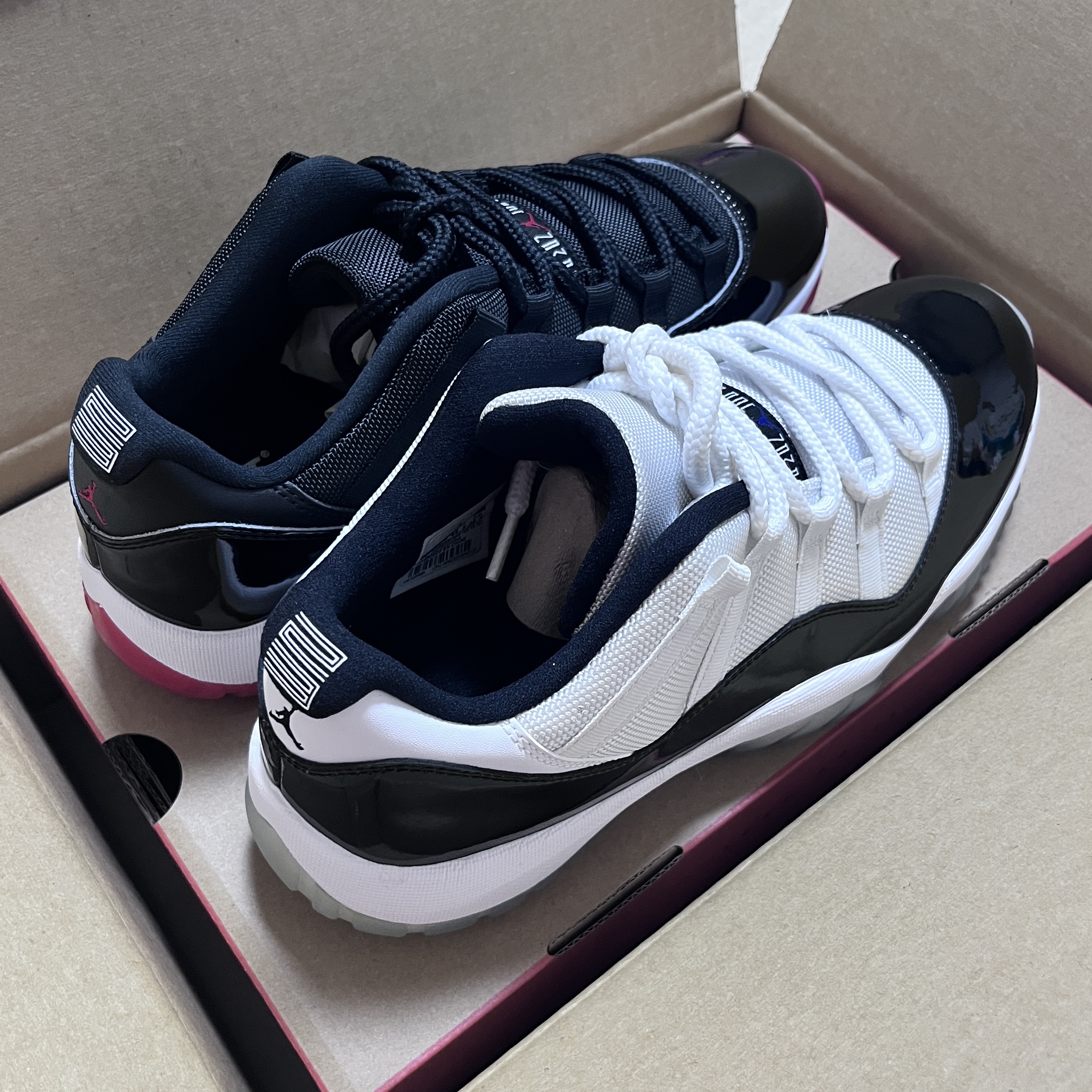 Jordan 11 Retro Low Concord, Jordan 11 Retro Low Bred 2025 착용 스타일 - 6