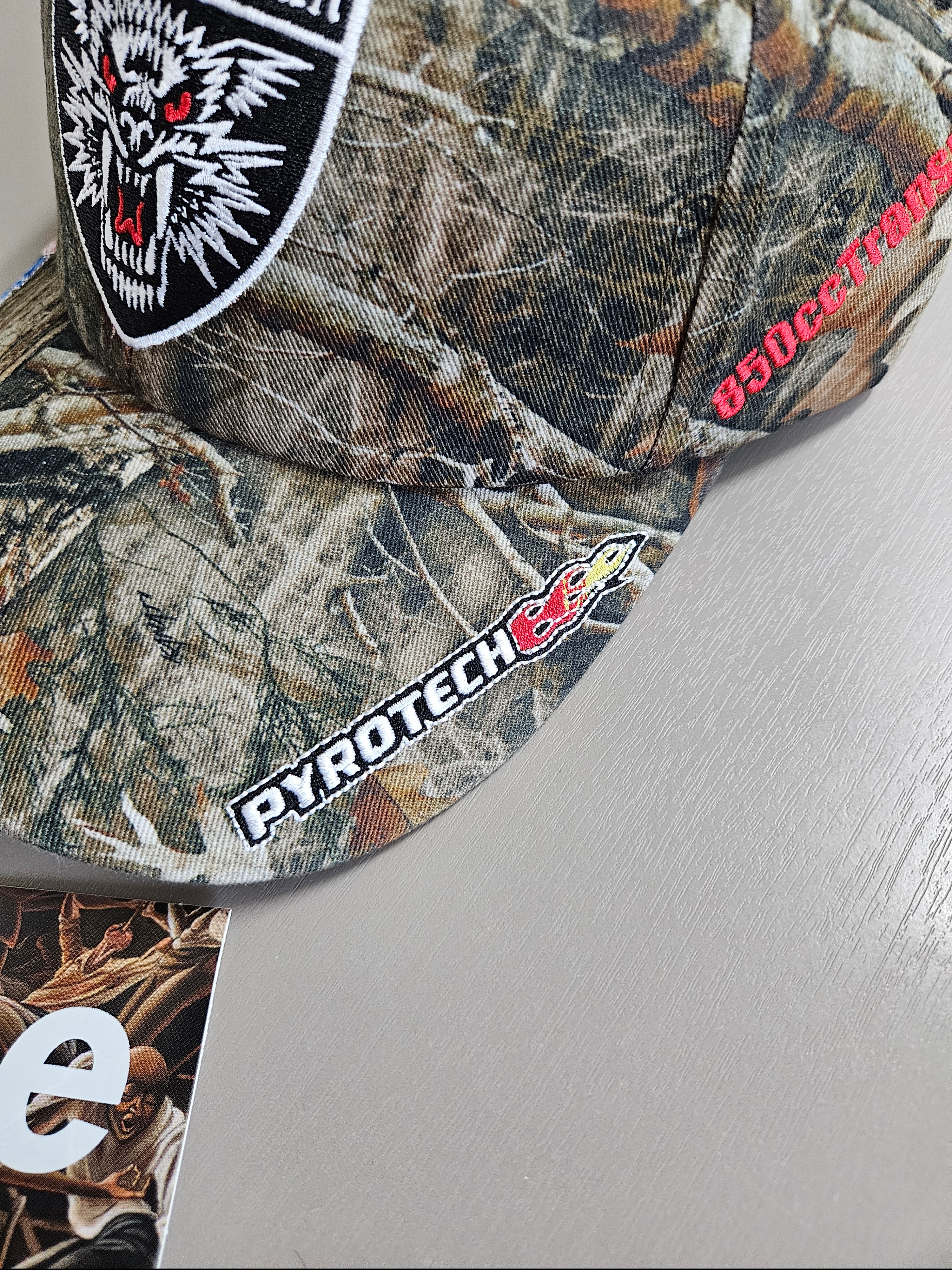 Supreme Racing Team 6-Panel Truetimber Kanati Camo - 25SS 착용 스타일 - 3