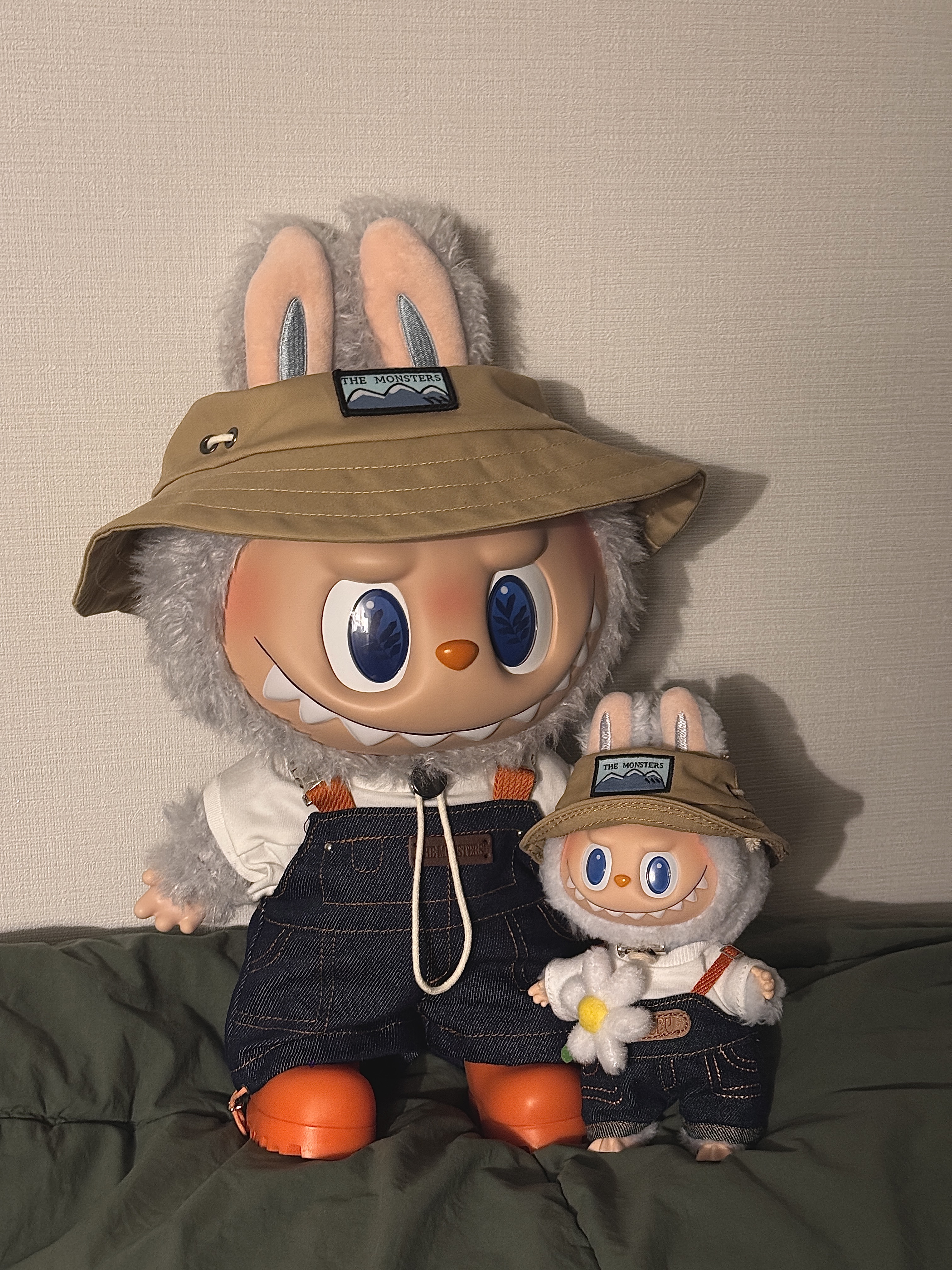 Pop Mart The Monsters Fall In Wild Labubu Series Plush Doll, Pop Mart Labubu Flip with Me Doll 착용 스타일 - 1