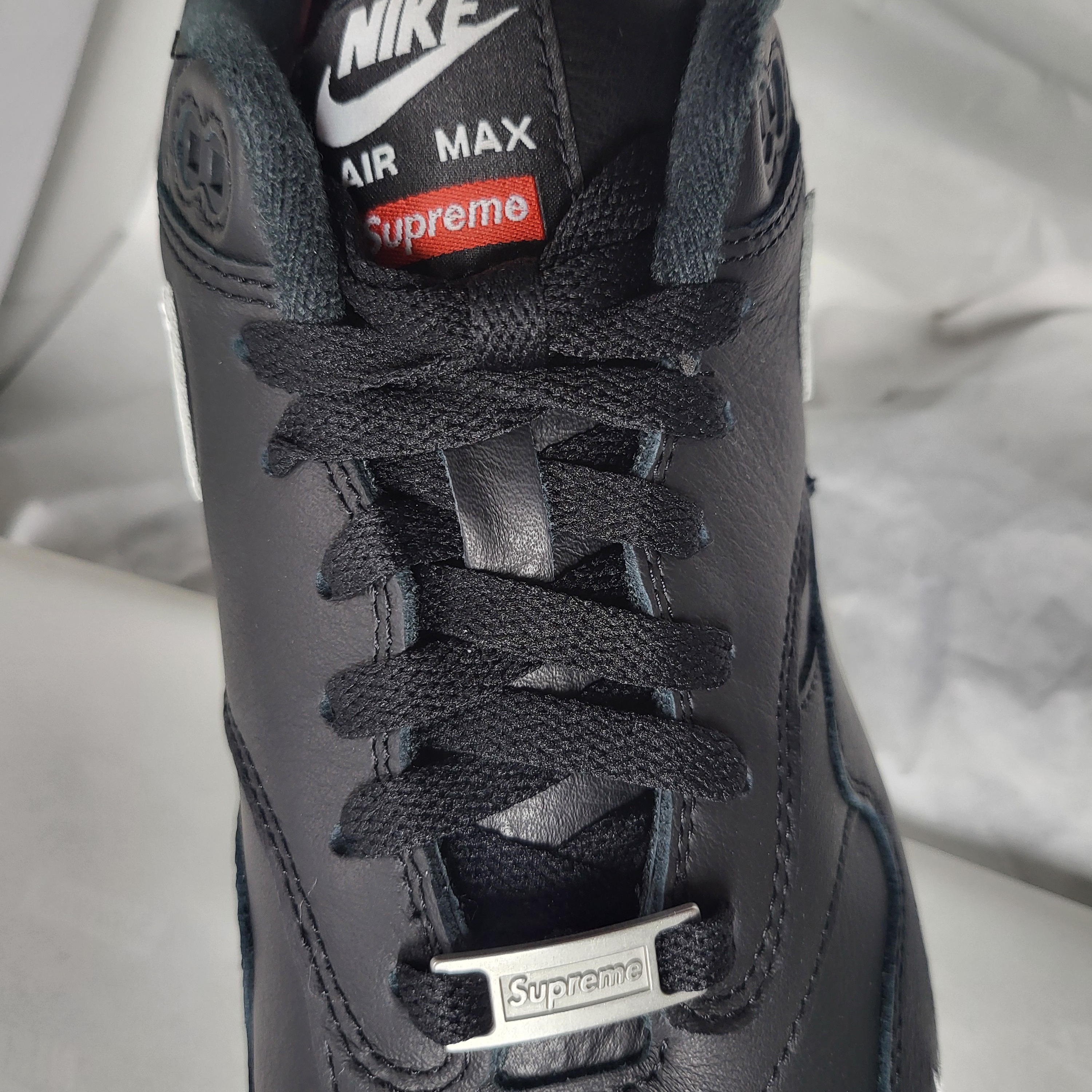 Nike x Supreme Air Max 1 '87 Black White - 25SS 착용 스타일