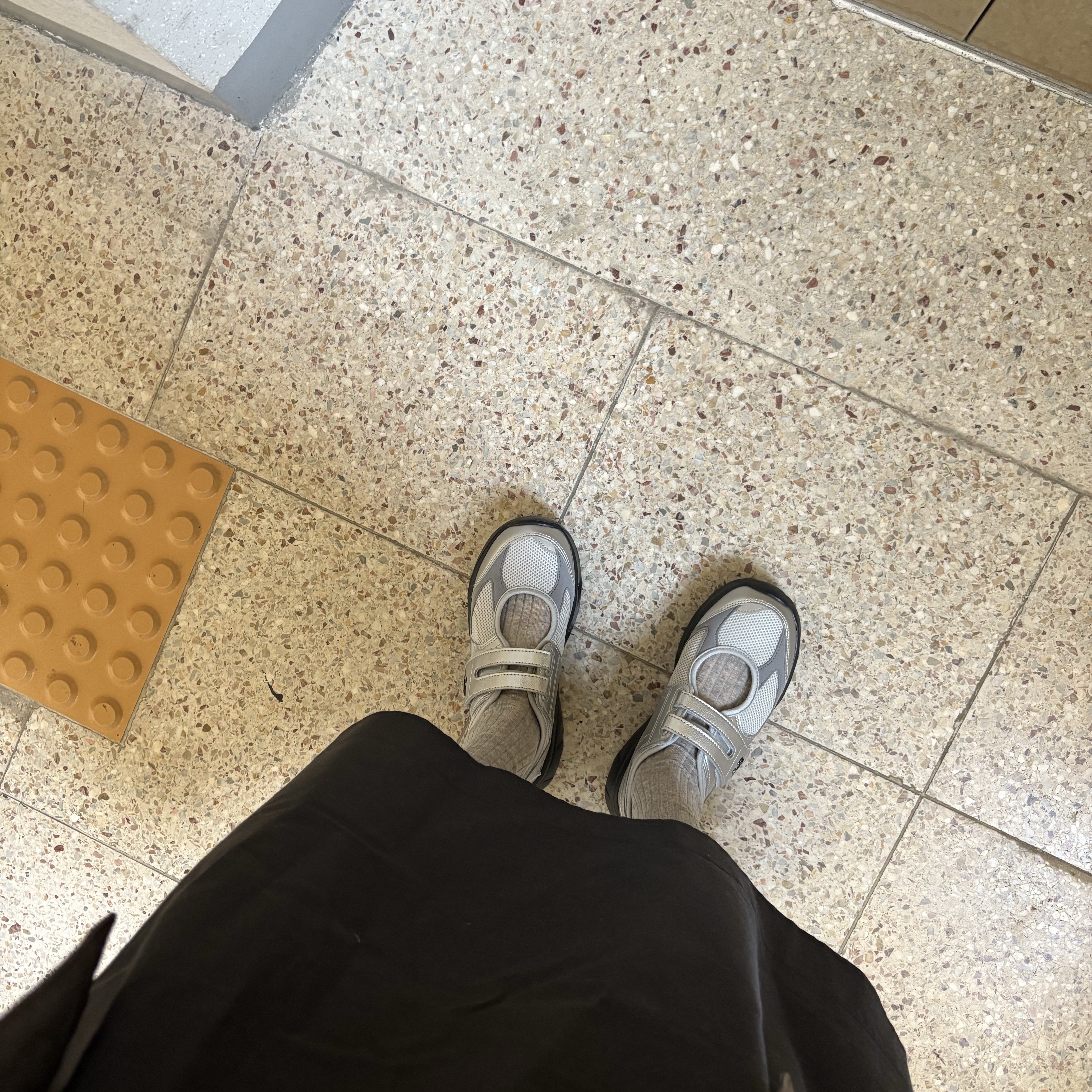 (W) New Balance Breeze SD2202 Metalic Silver 착용 스타일