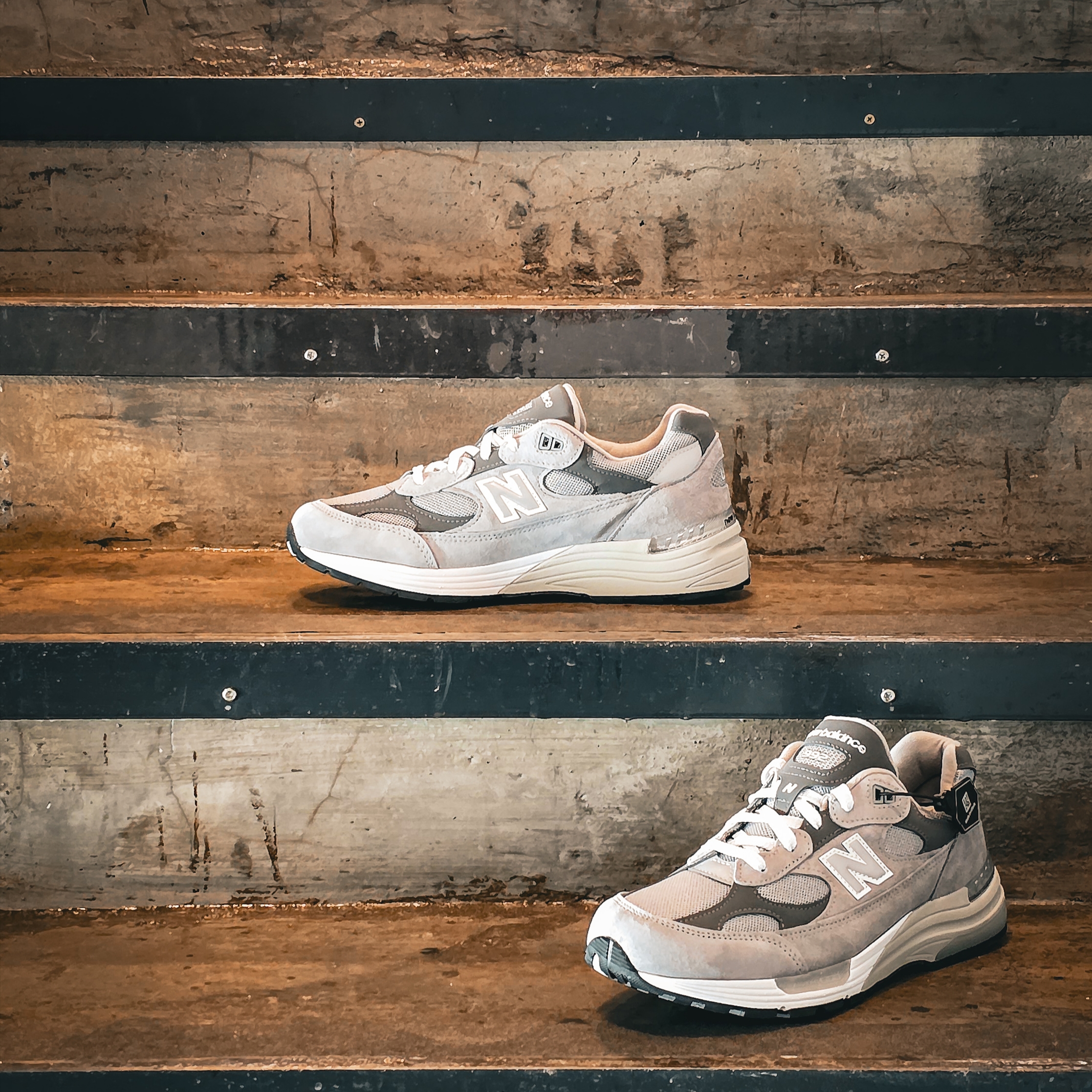 New Balance 992 Made in USA Core Grey Silver Metallic 착용 스타일 - 6