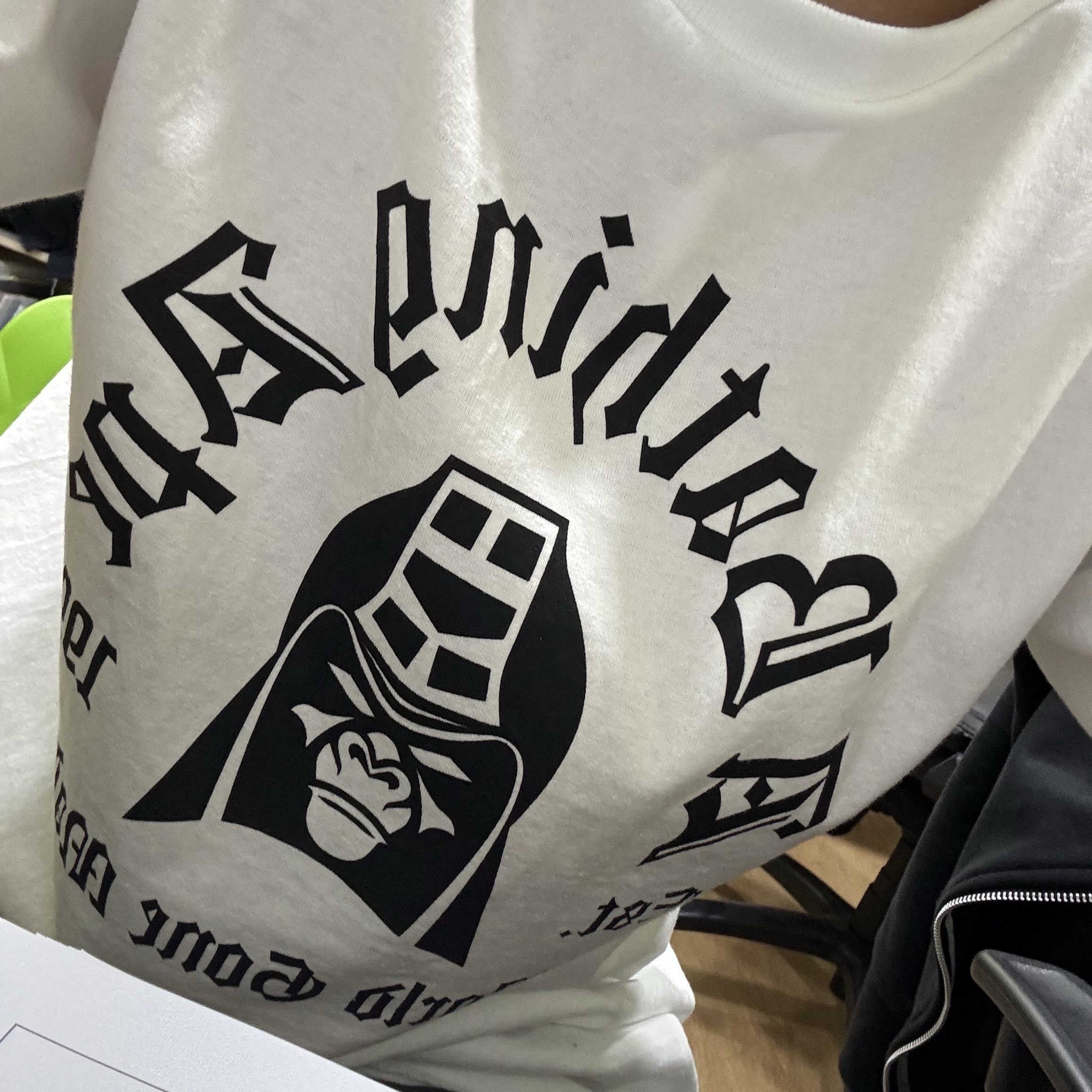 BAPE Mad General College T-Shirt White 착용 스타일 - 1