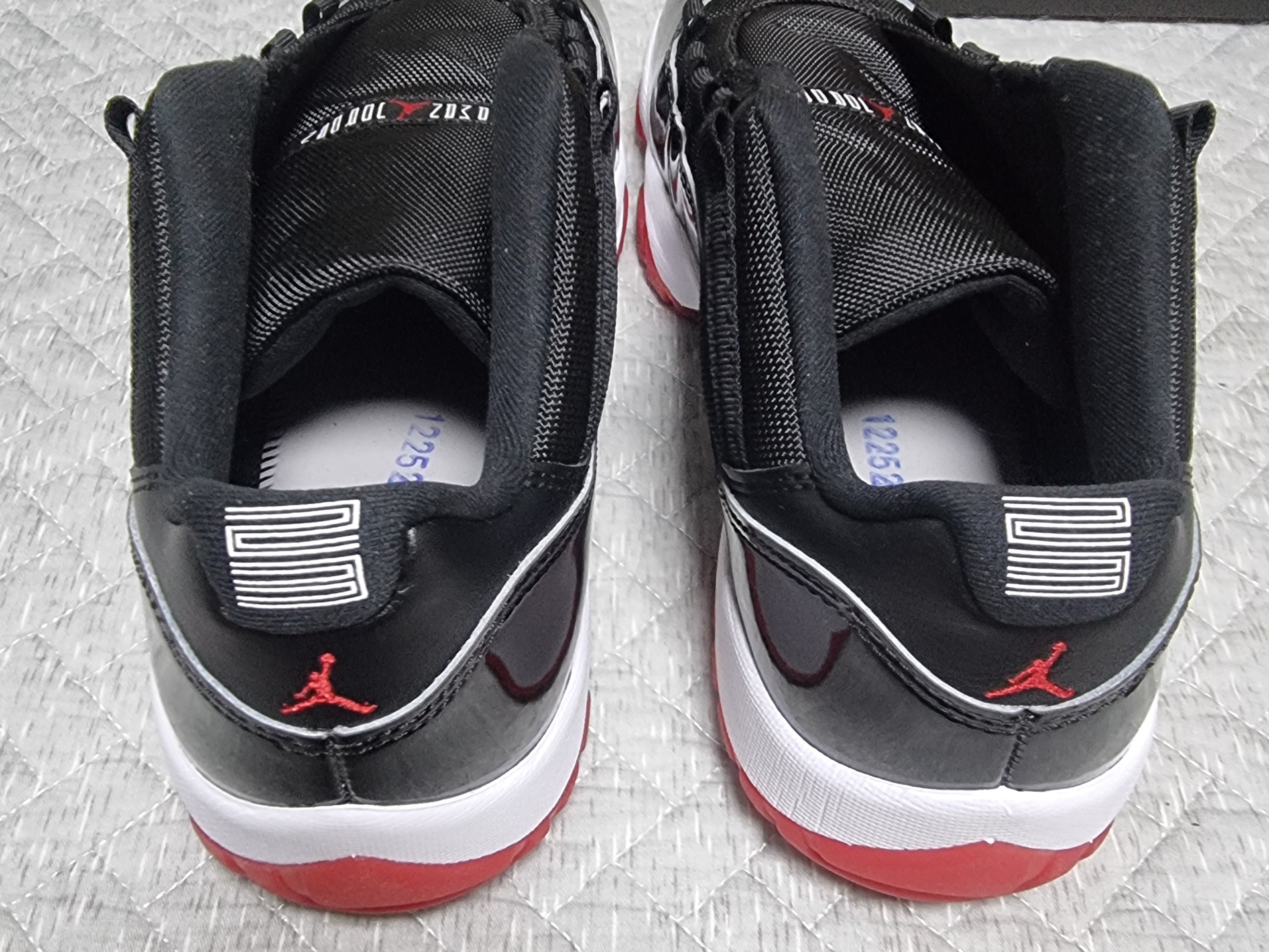 Jordan 11 Retro Low Bred 2025 착용 스타일 - 3