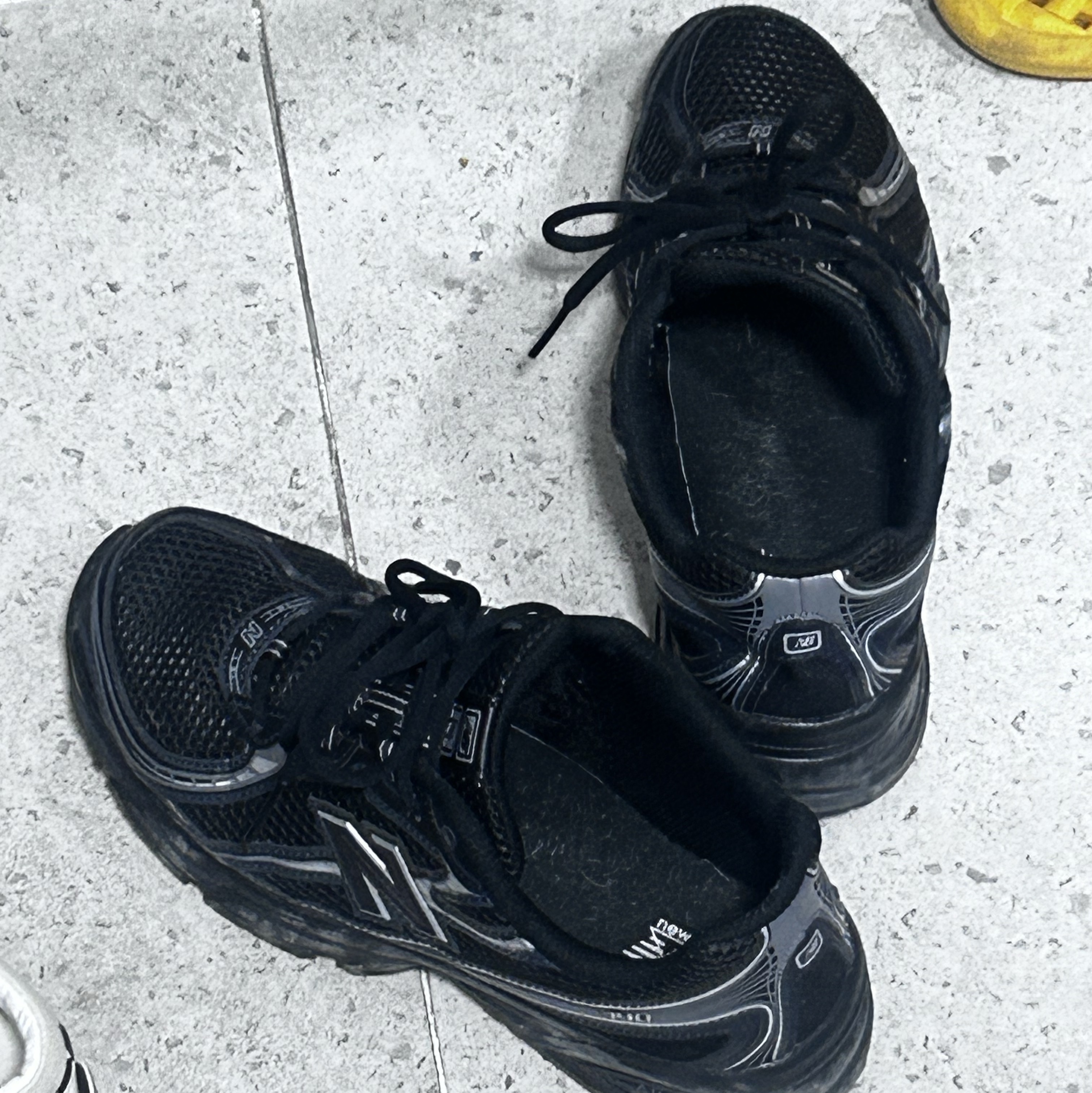 New Balance 740v2 Black Silver Metallic 착용 스타일