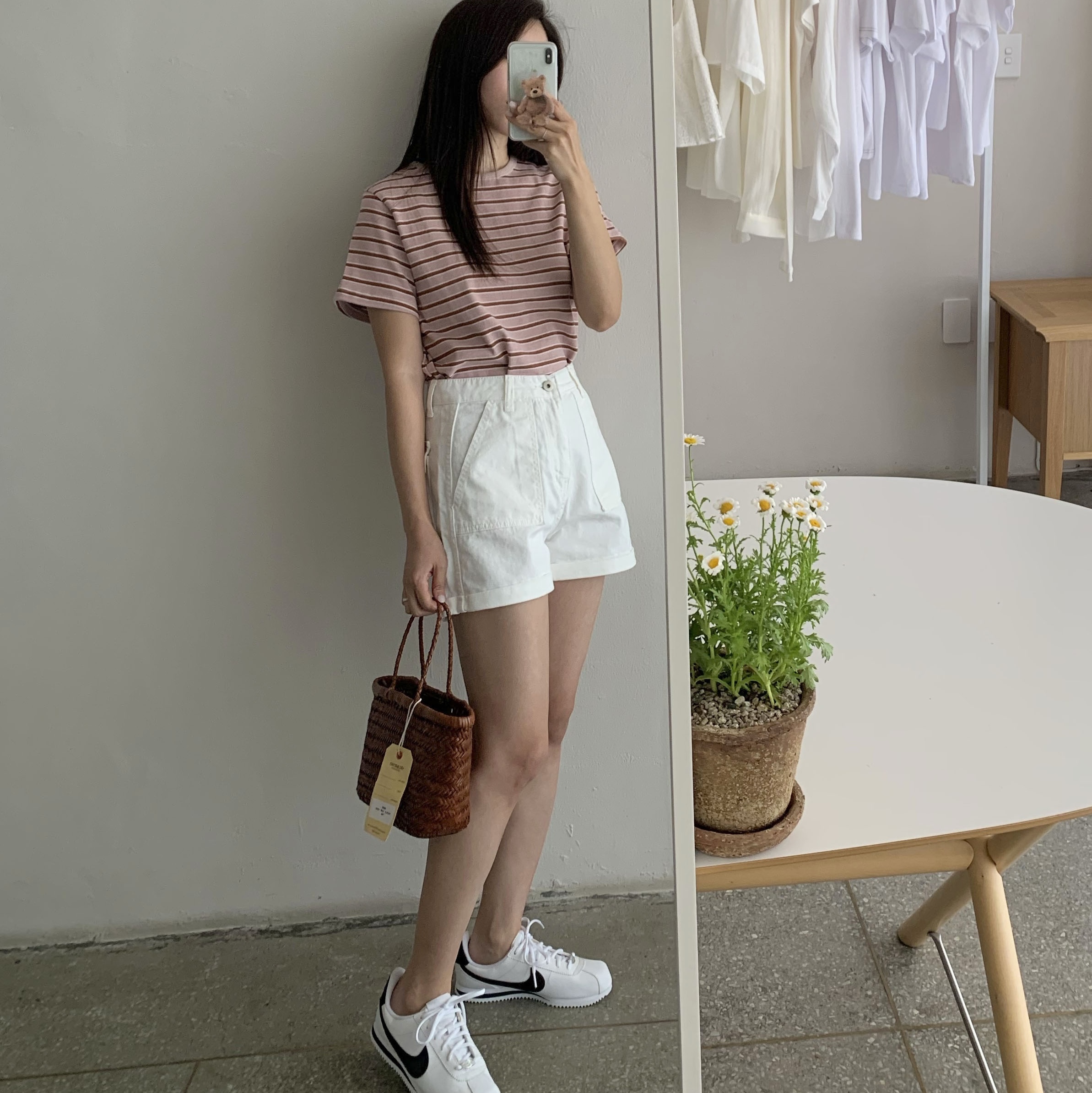 Nike Cortez White Black, Dragon Diffusion Mini Flat Gora Tan 착용 스타일 - 3