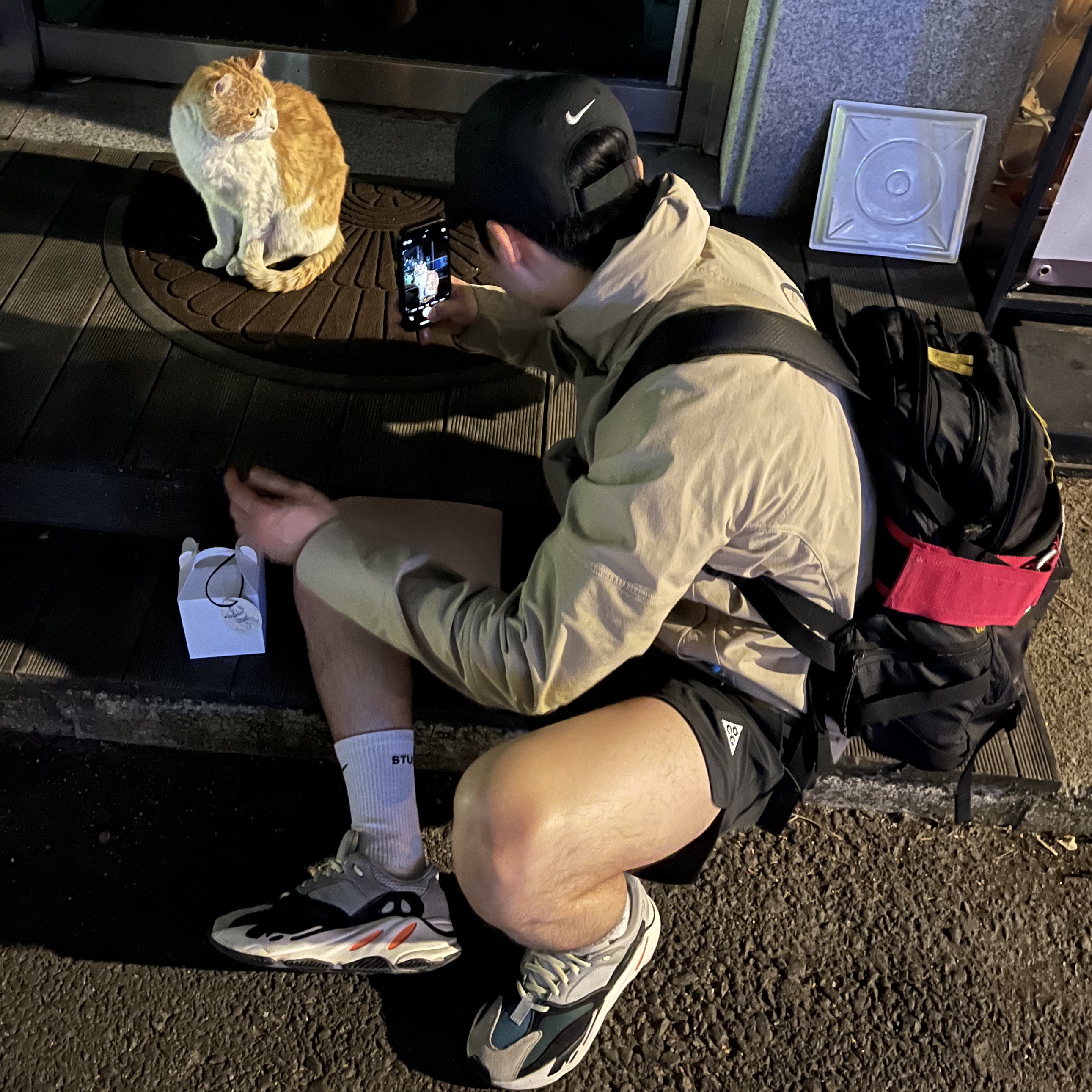 Nike ACG Sun Farer Jacket Khaki Summit White - Asia, Nike ACG Dri-Fit New Sands Shorts Black - Asia 착용 스타일