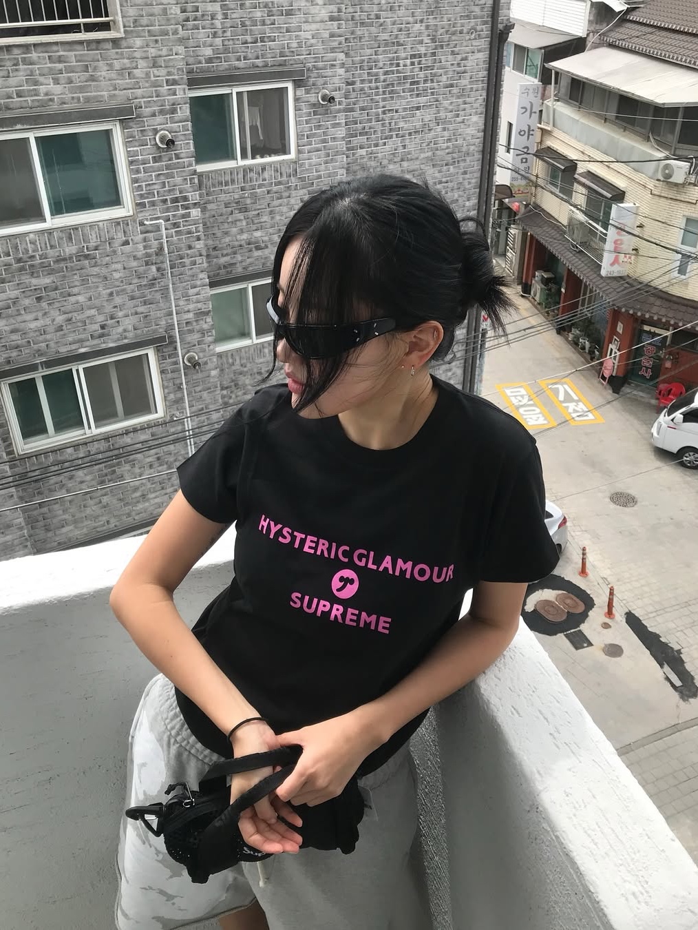Supreme x Hysteric Glamour Baby T-Shirt Black - 24FW, Denim Tears The Cotton Wreath Shorts Grey 착용 스타일 - 3