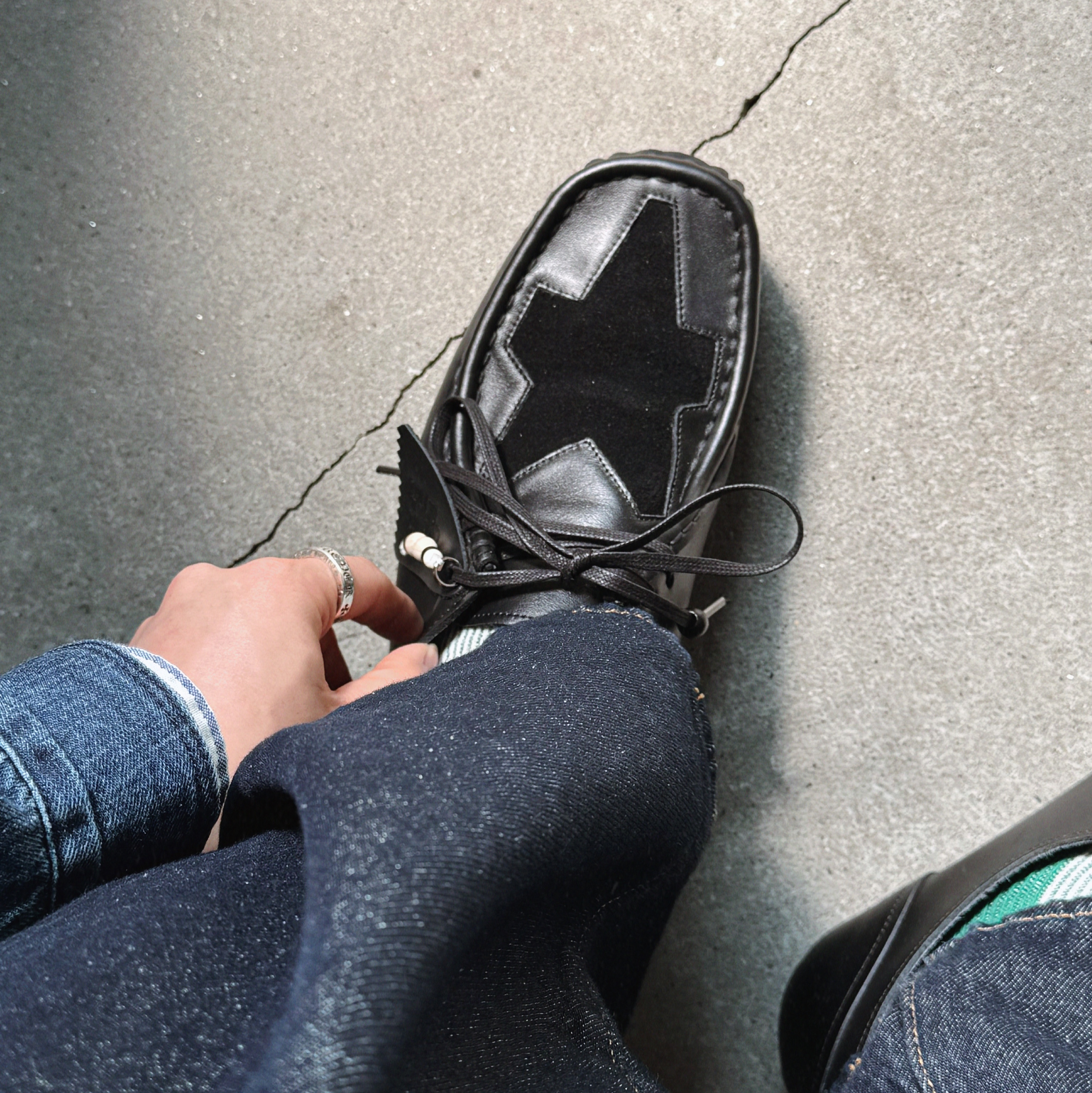 [프리오더] Polyteru Wallabee Shoes Star Leather Black 착용 스타일 - 4