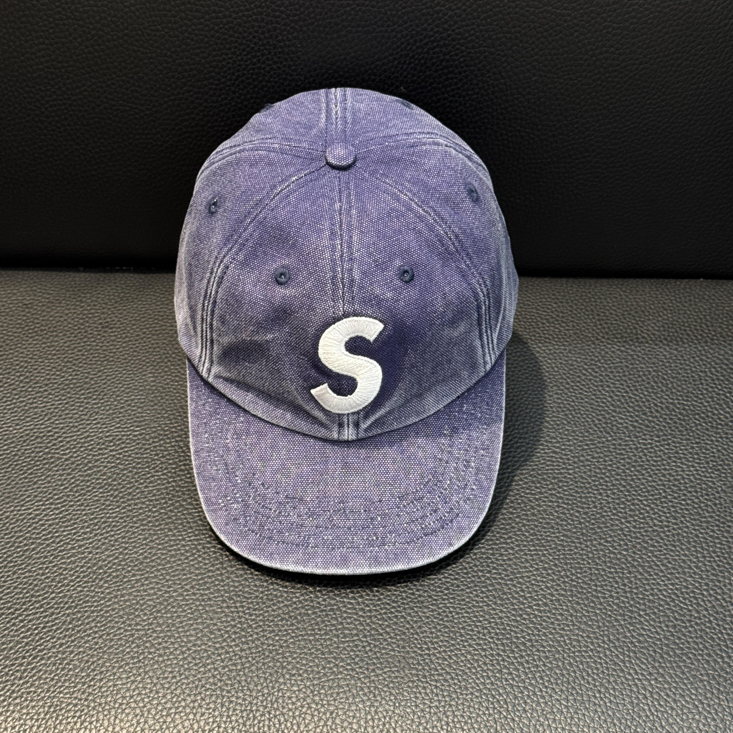 Supreme Pigment S Logo 6-Panel Navy - 24FW 착용 스타일