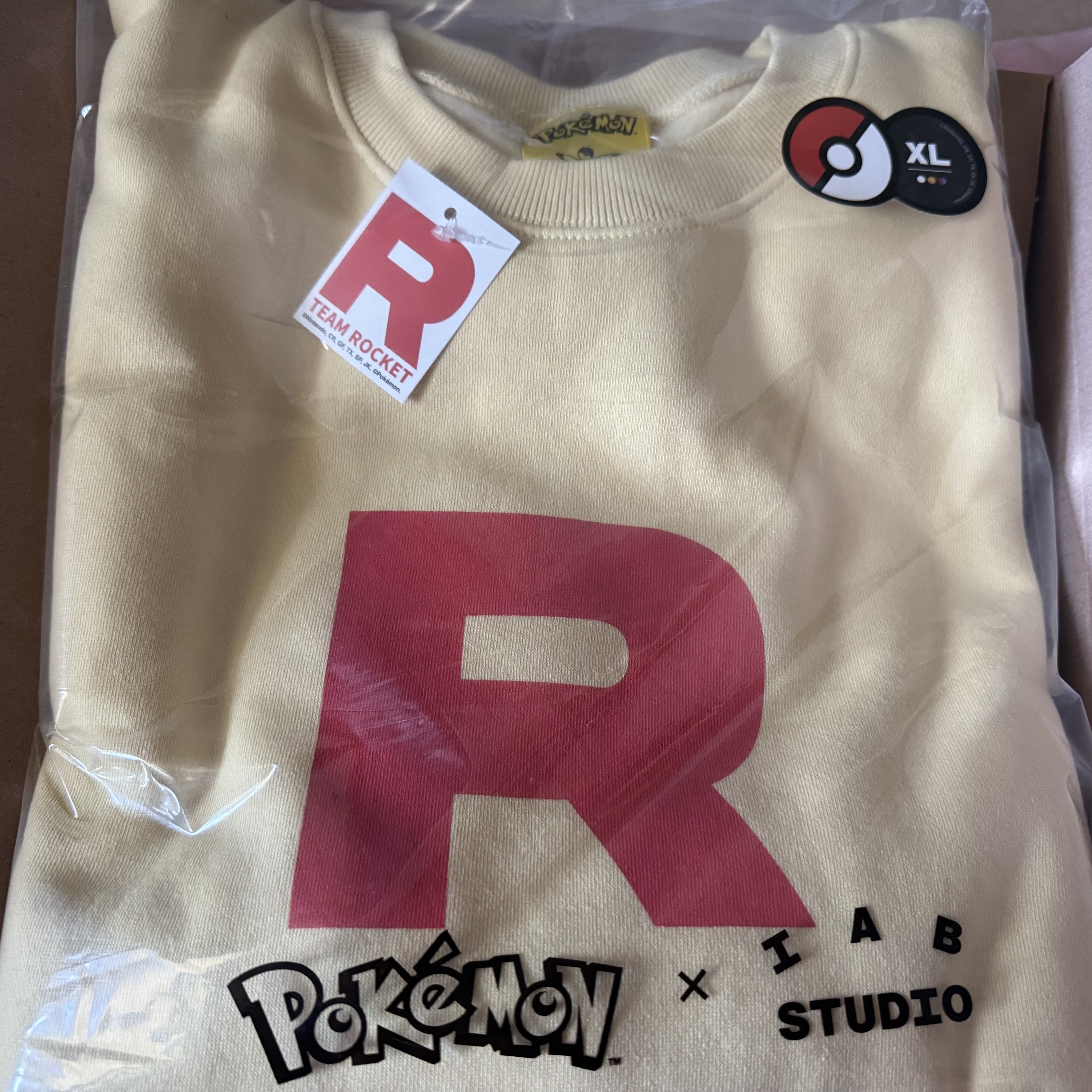 IAB Studio x Pokemon Team Rocket Sweatshirt Cream Red 착용 스타일