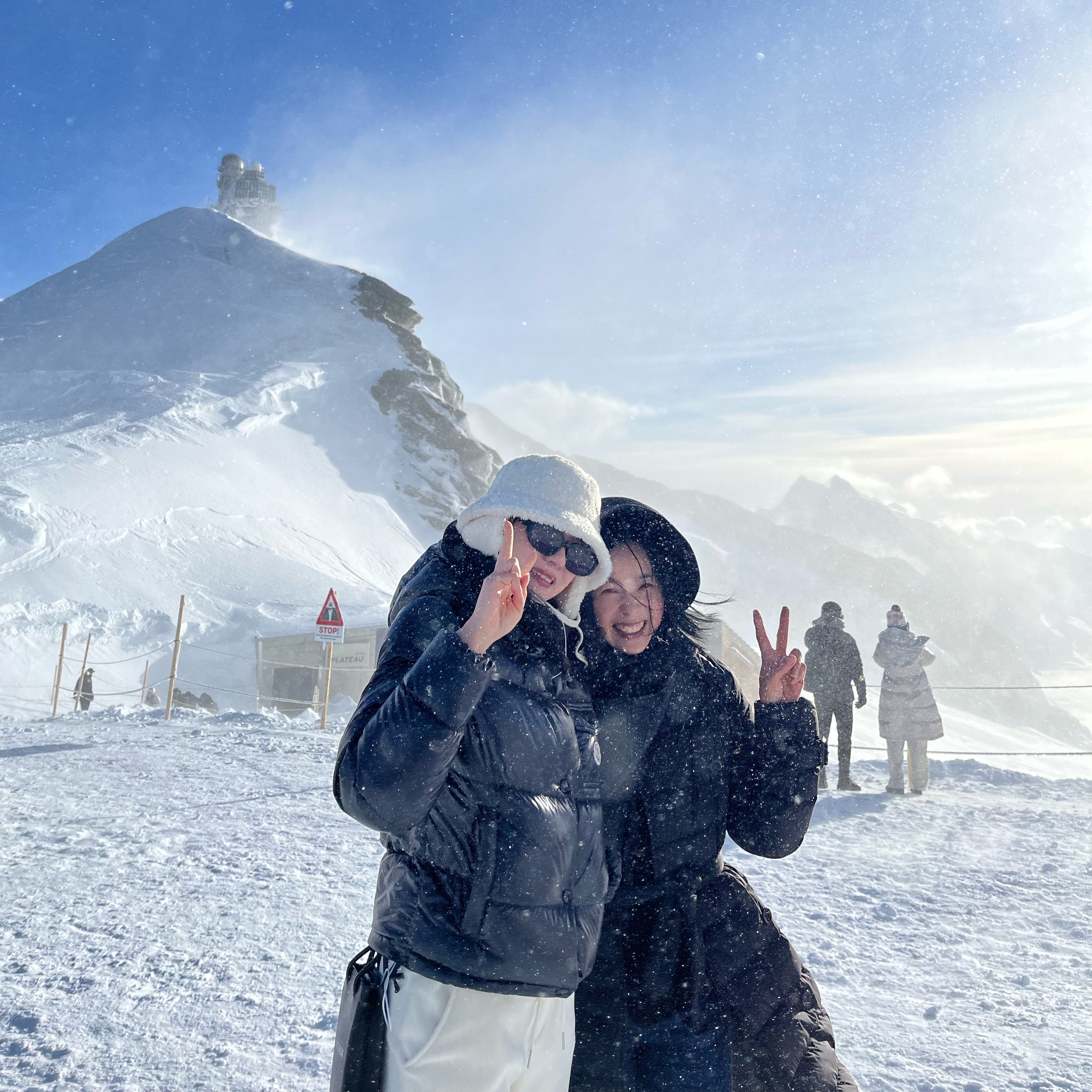 Moncler Karakorum Short Down Jacket Black - 23FW, (W) Burberry Detachable Hood Down Filled Coat Black 착용 스타일