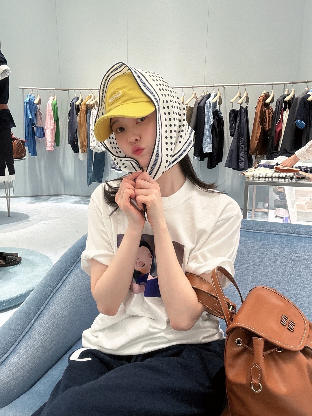 Supreme Cordura Denim Small Box 6-Panel Yellow - 24SS, Supreme Snow White T-Shirt White - 24FW 착용 스타일 - 2