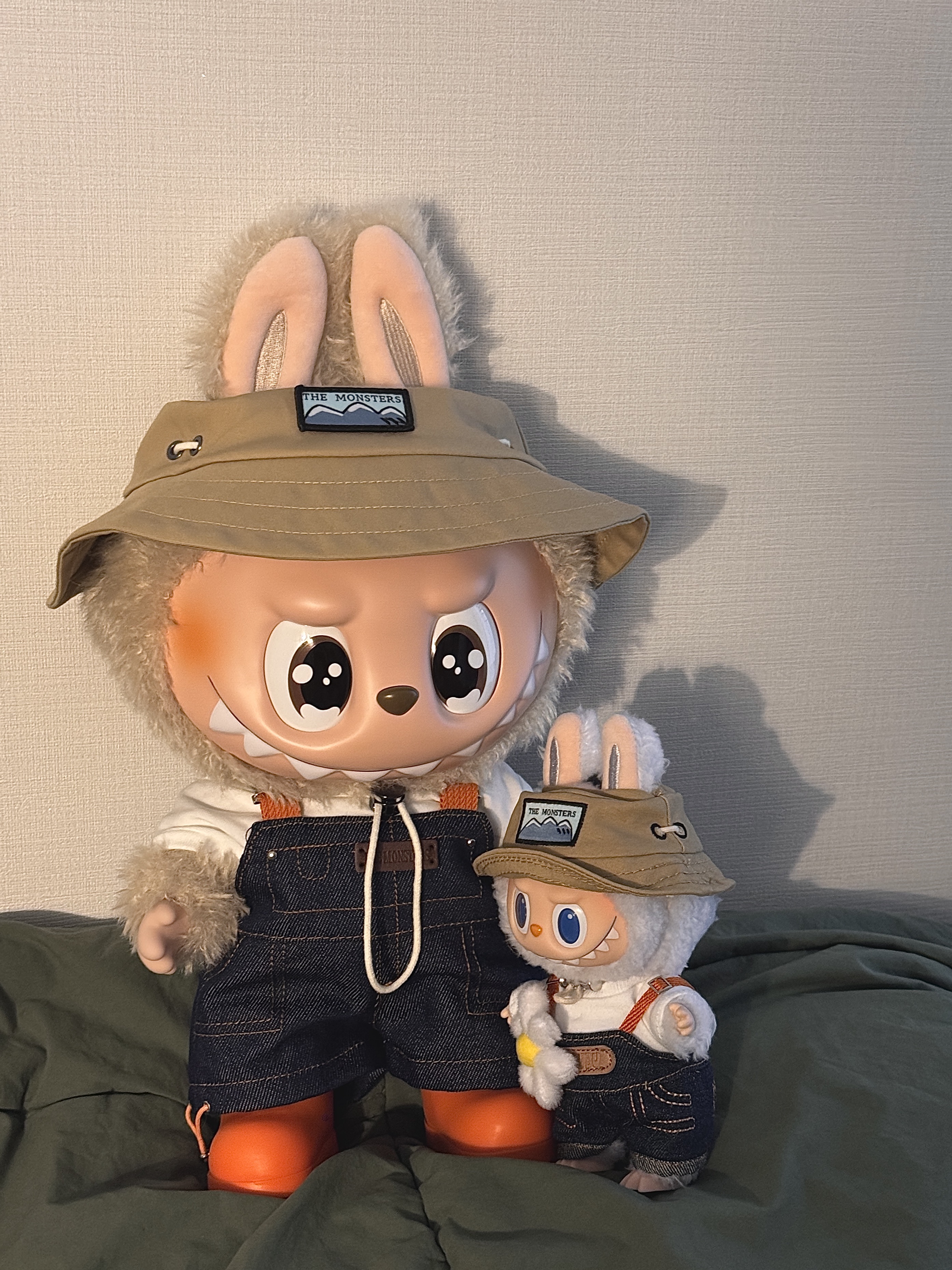 Pop Mart The Monsters Fall In Wild Labubu Series Plush Doll, Pop Mart Labubu Flip with Me Doll 착용 스타일 - 2