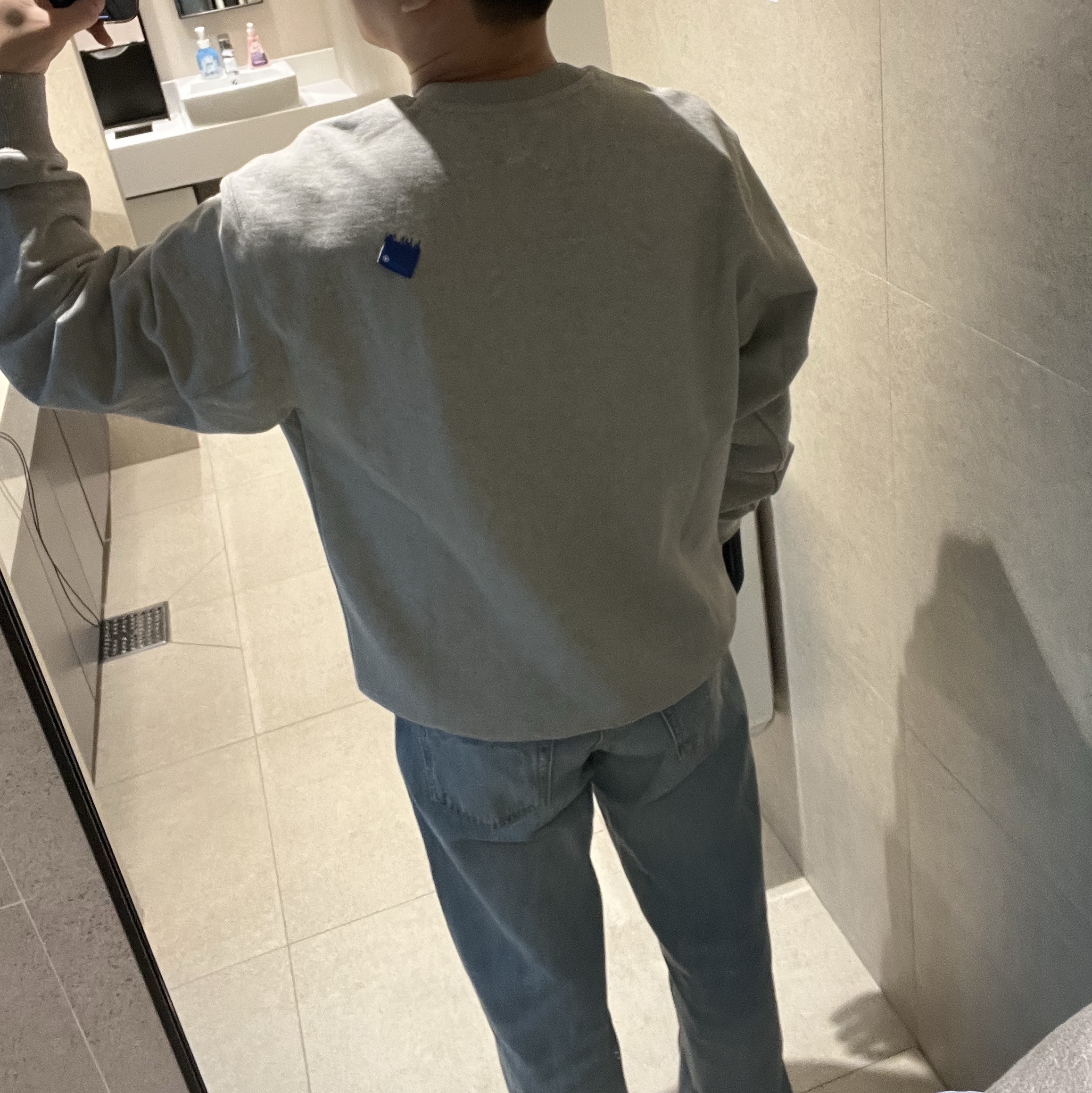 Ader Error Sig; TRS/BL Tag Sweatshirt 01 Grey 착용 스타일