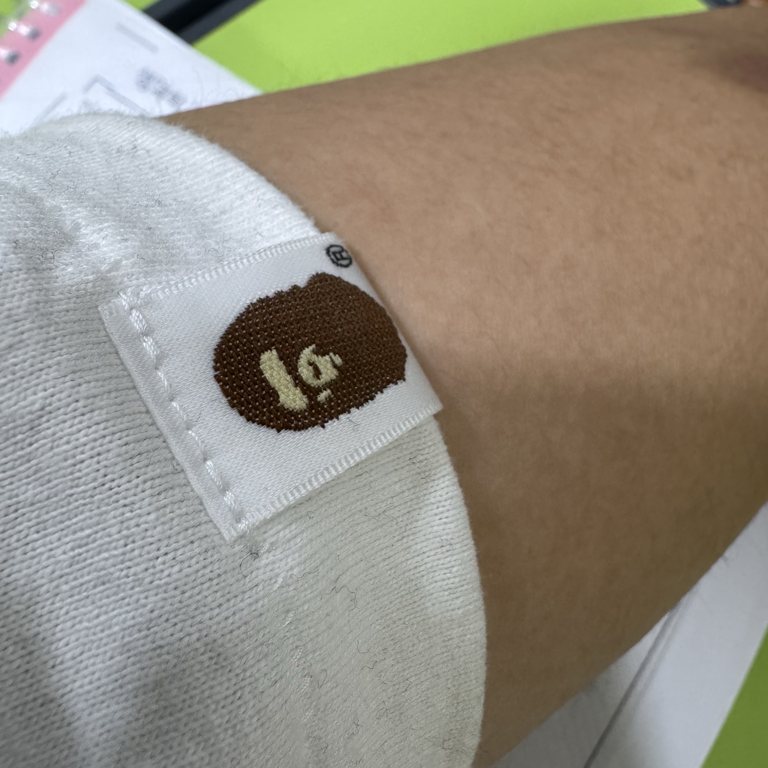 BAPE Mad General College T-Shirt White 착용 스타일 - 3