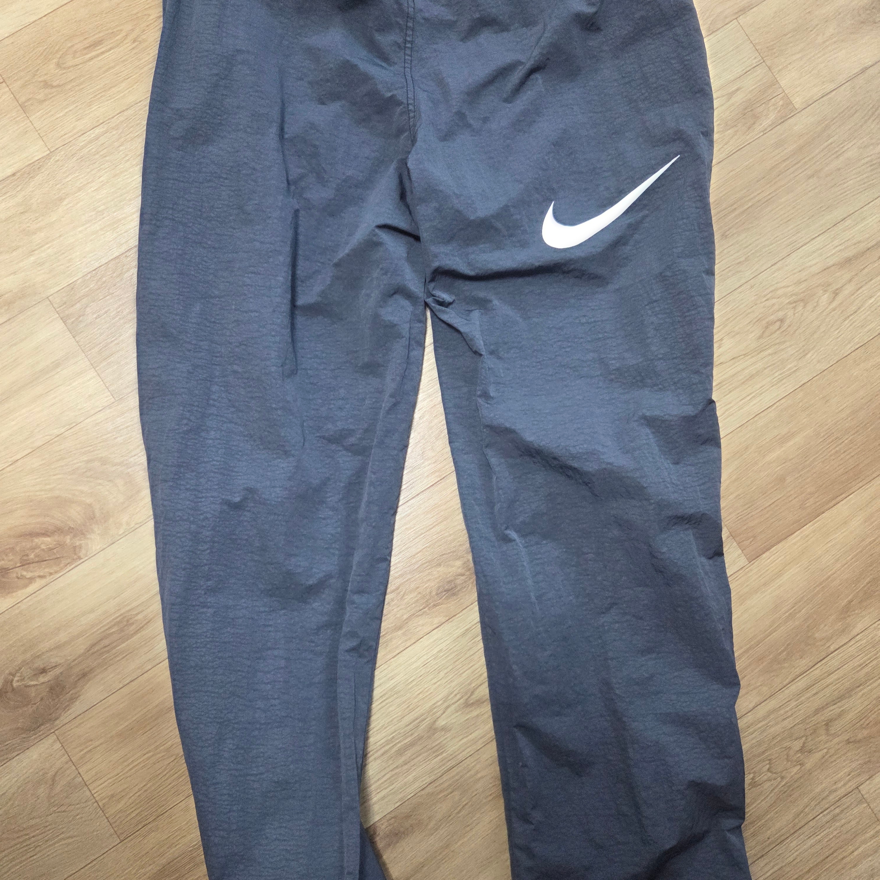 Nike x Stussy Beach Pants Off Noir 착용 스타일 - 1