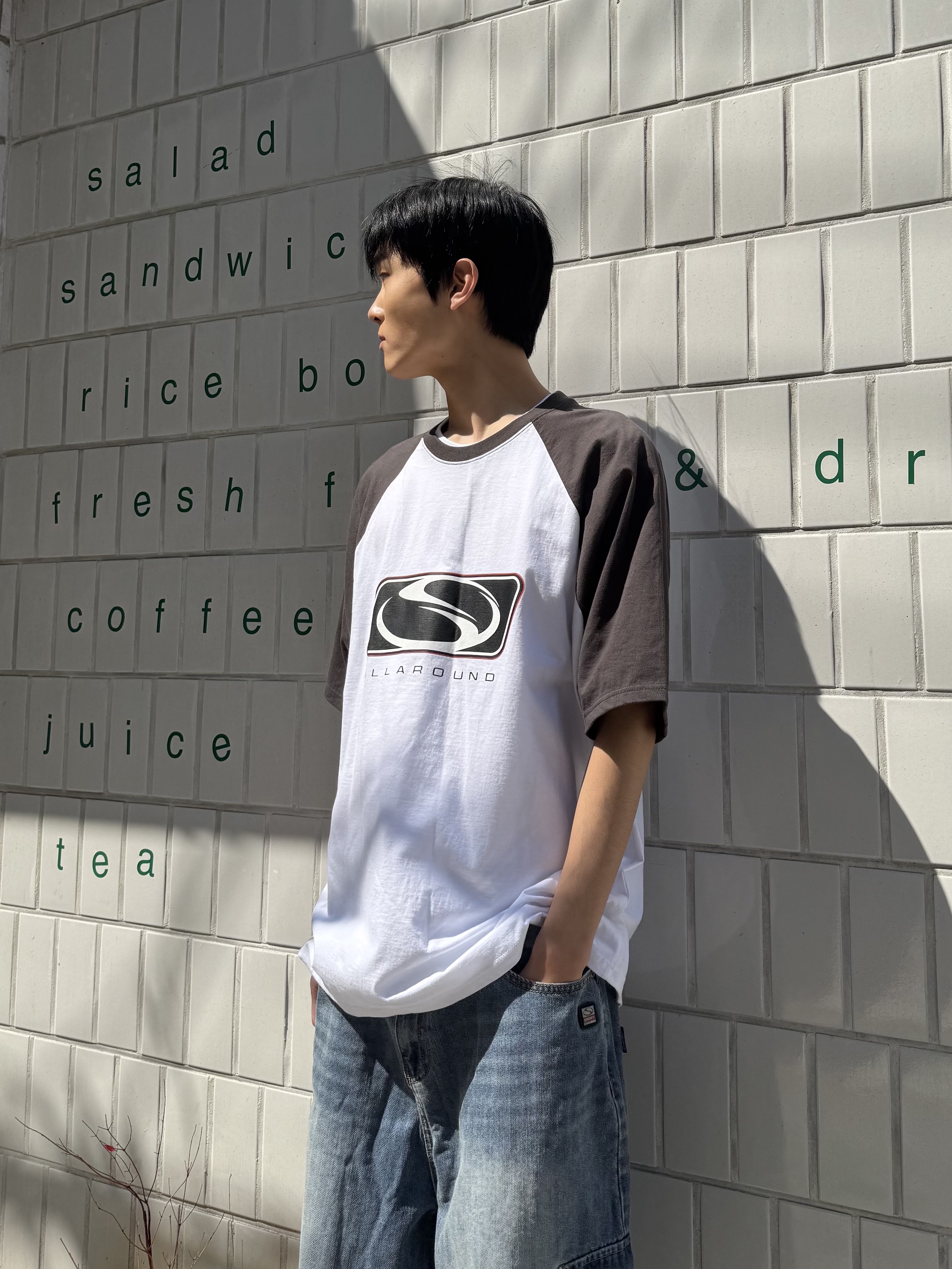 SPORT CHAMBER SC Big Flash Raglan T-Shirt Charcoal 착용 스타일 - 1