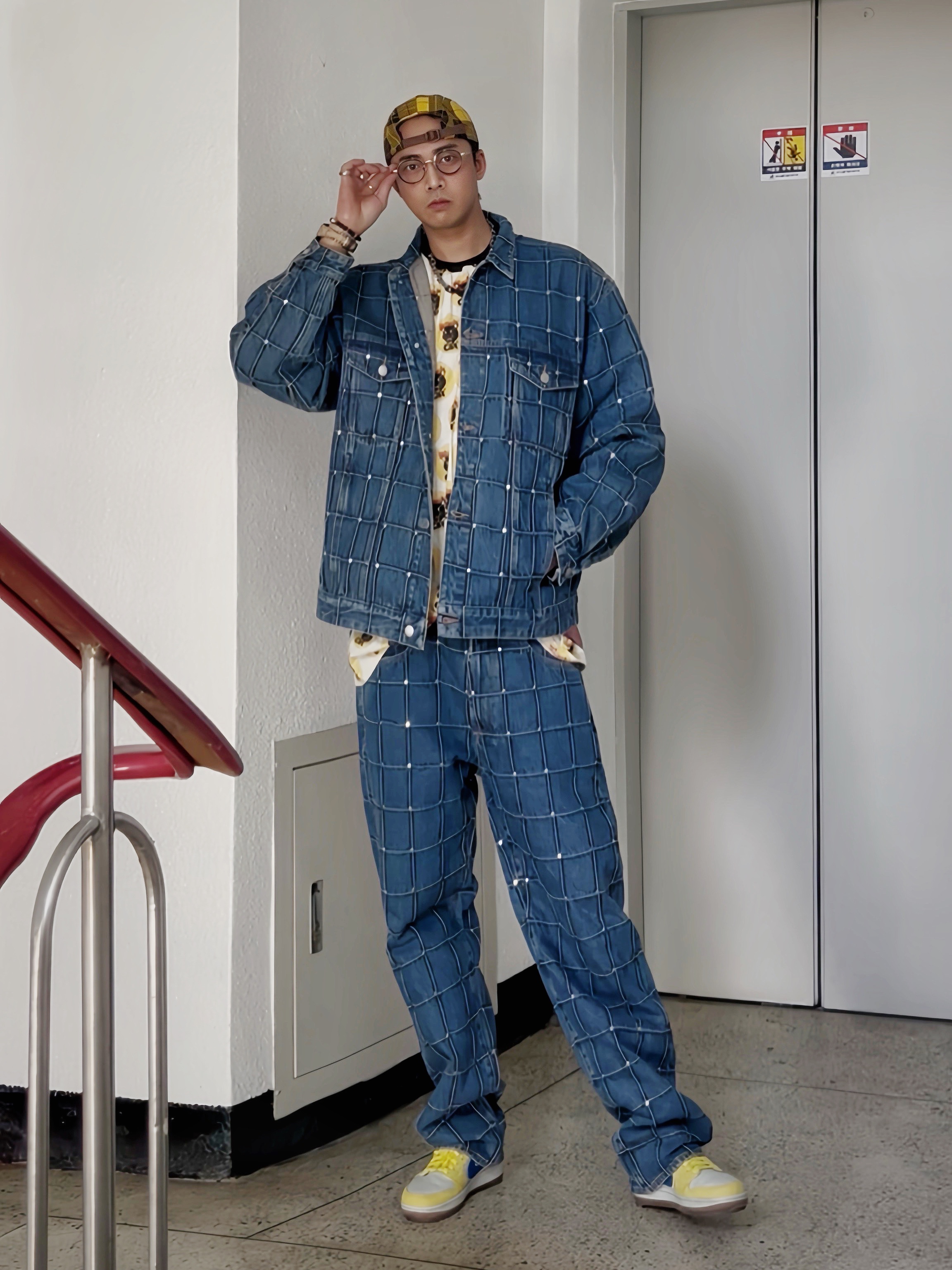 Supreme Washed Chino Twill Camp Cap Yellow Tartan - 20FW, Supreme Black Cat S/S Top Multicolor - 24SS 착용 스타일 - 1