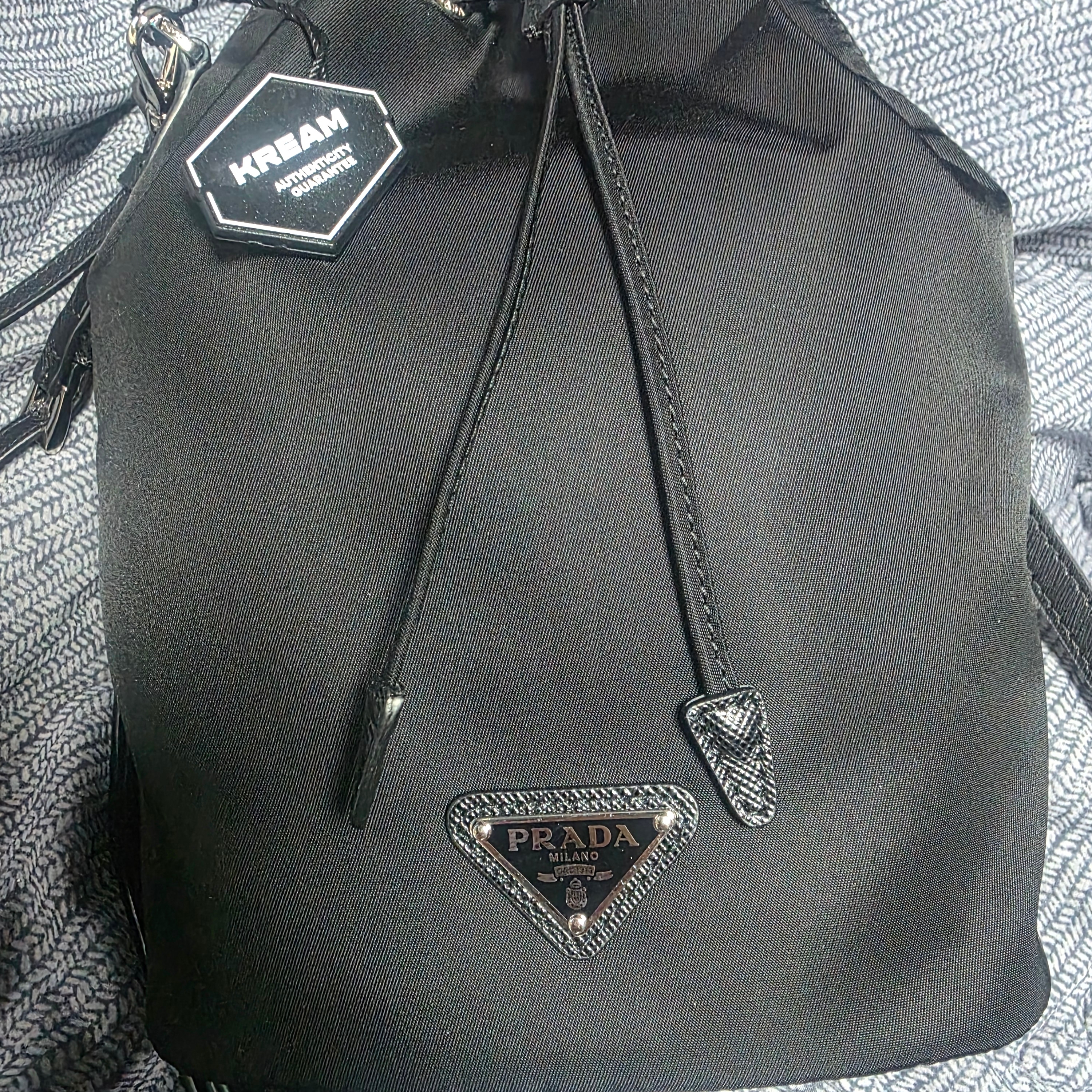 Prada Re-Nylon Drawstring Pouch Black 착용 스타일