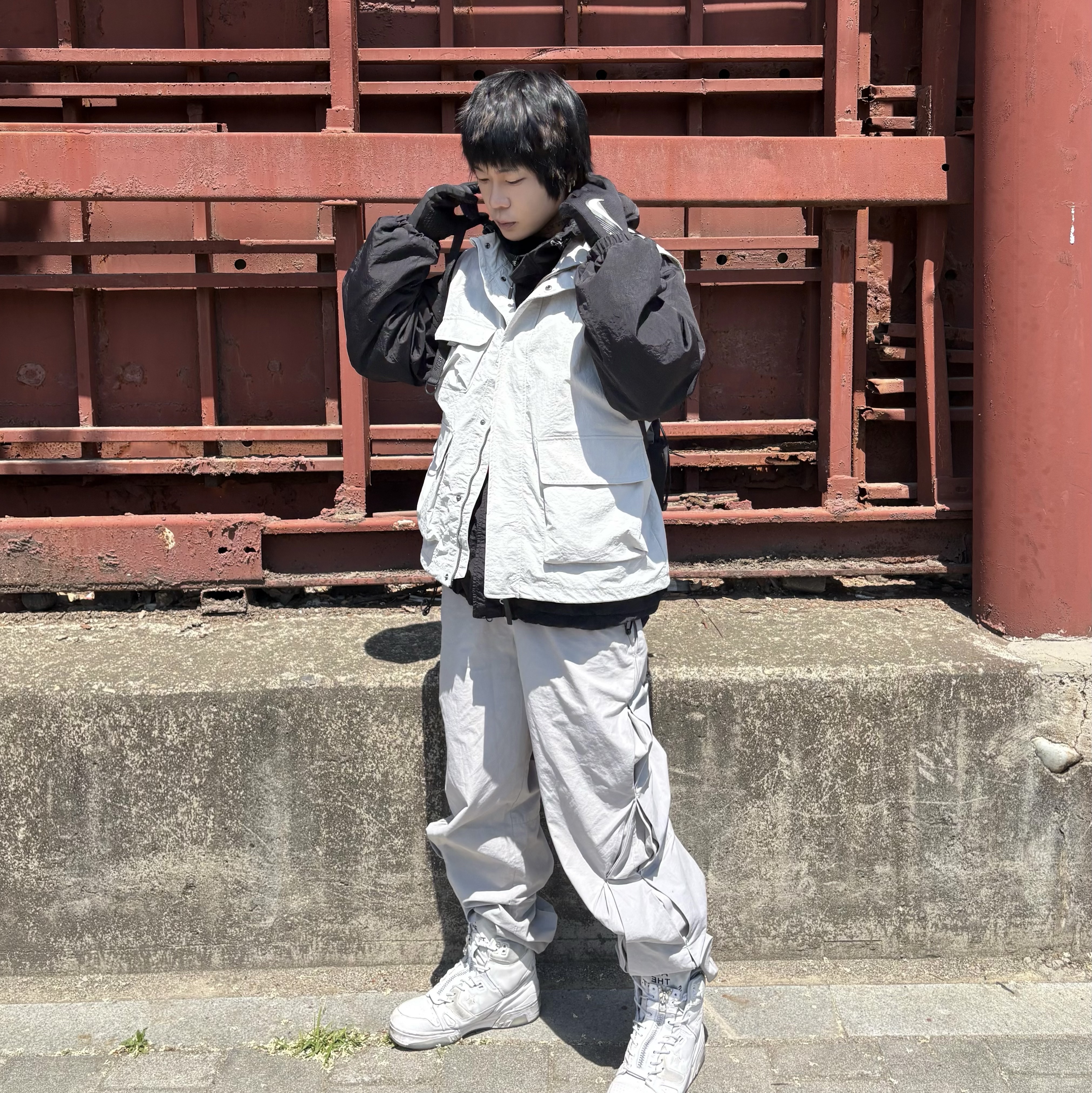 Converse x Takahiromiyashita The Soloist ERX 260 Mid White, Nike Therma-Fit Academy Football Gloves Black 착용 스타일 - 2