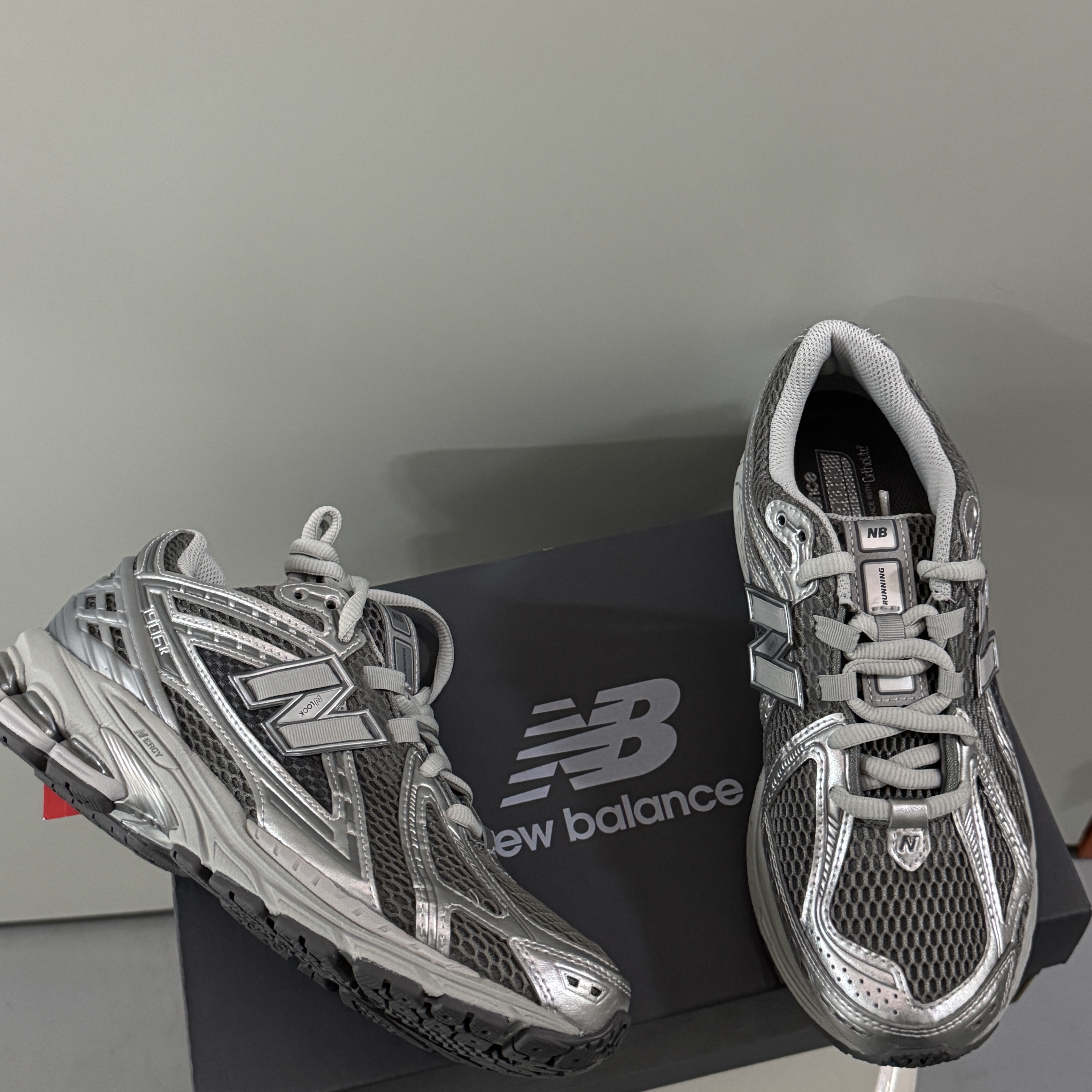 New Balance 1906R Harbor Grey Silver Metalic 착용 스타일