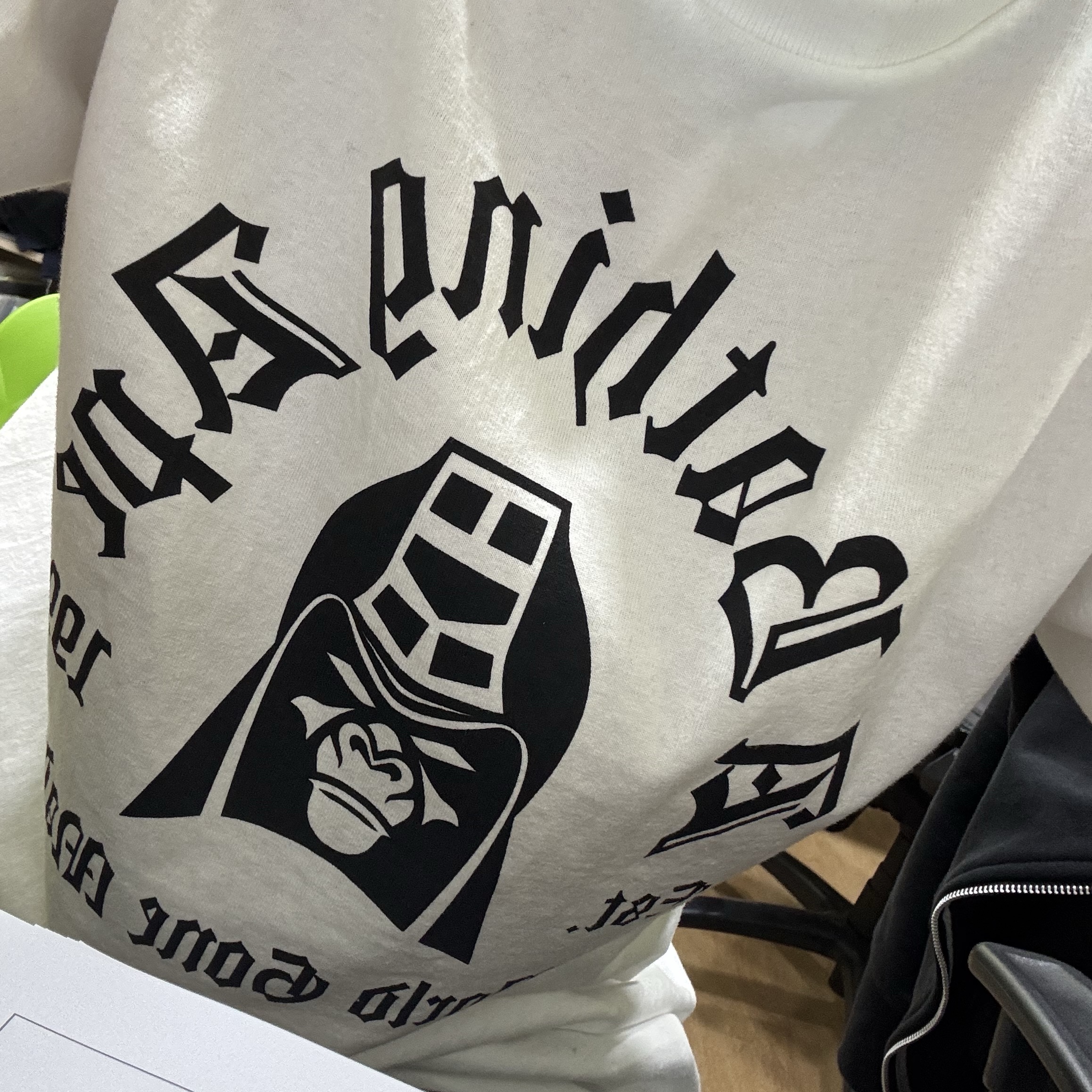 BAPE Mad General College T-Shirt White 착용 스타일 - 2