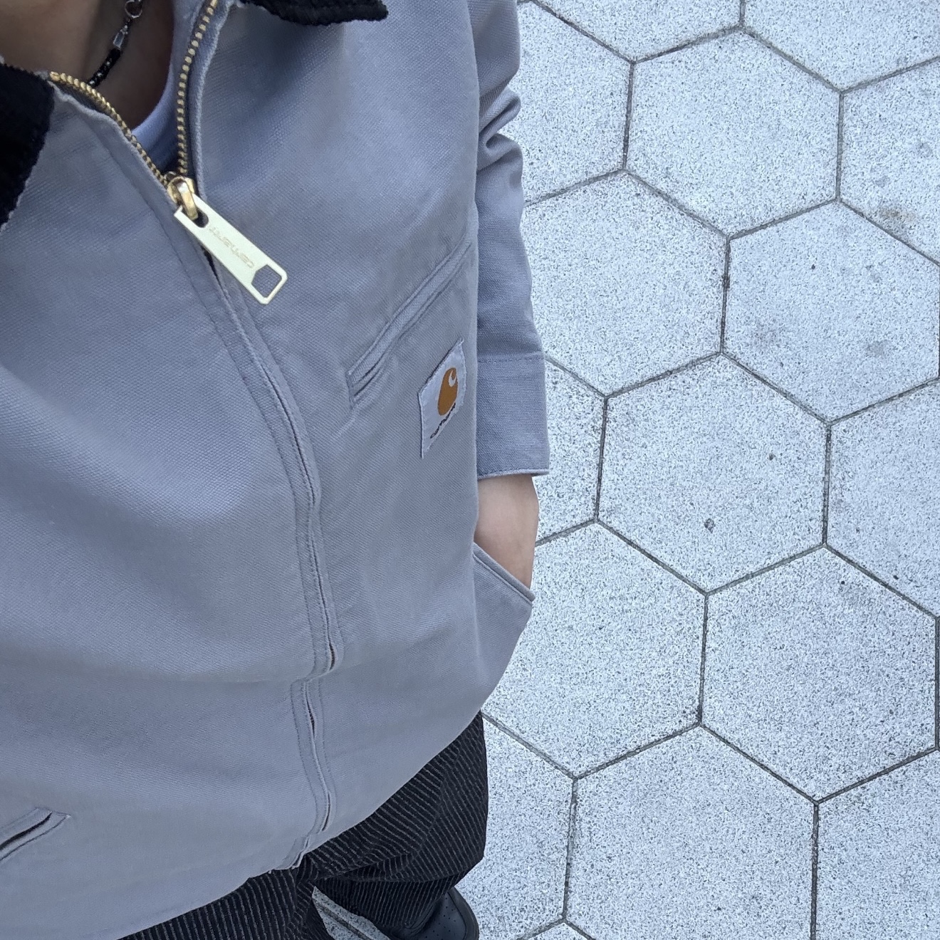 Carhartt WIP Detroit Jacket Yosemite Black, Nike Air Force 1 '07 Low Triple Black 착용 스타일