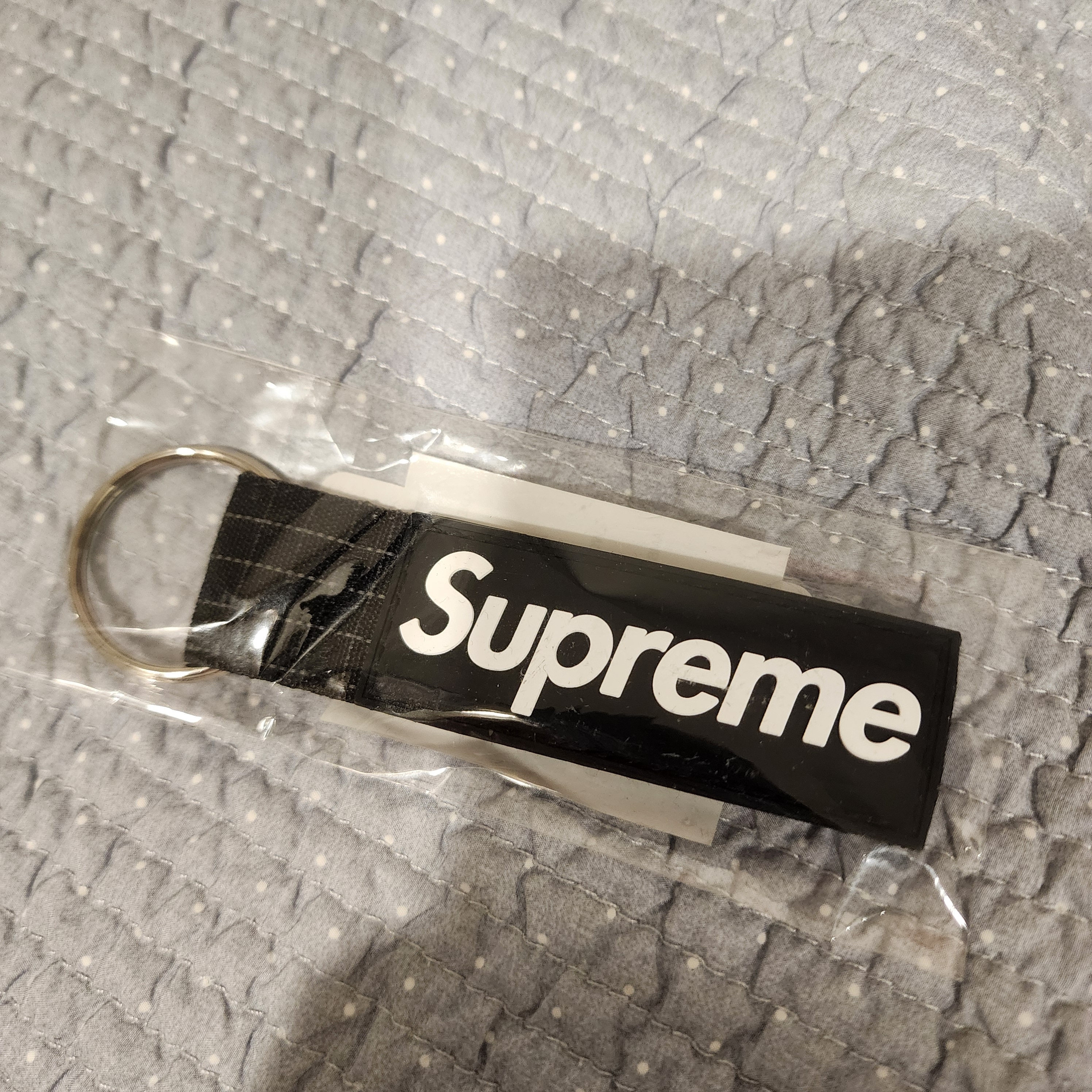 Supreme Ripstop Keychain Black - 24SS 착용 스타일