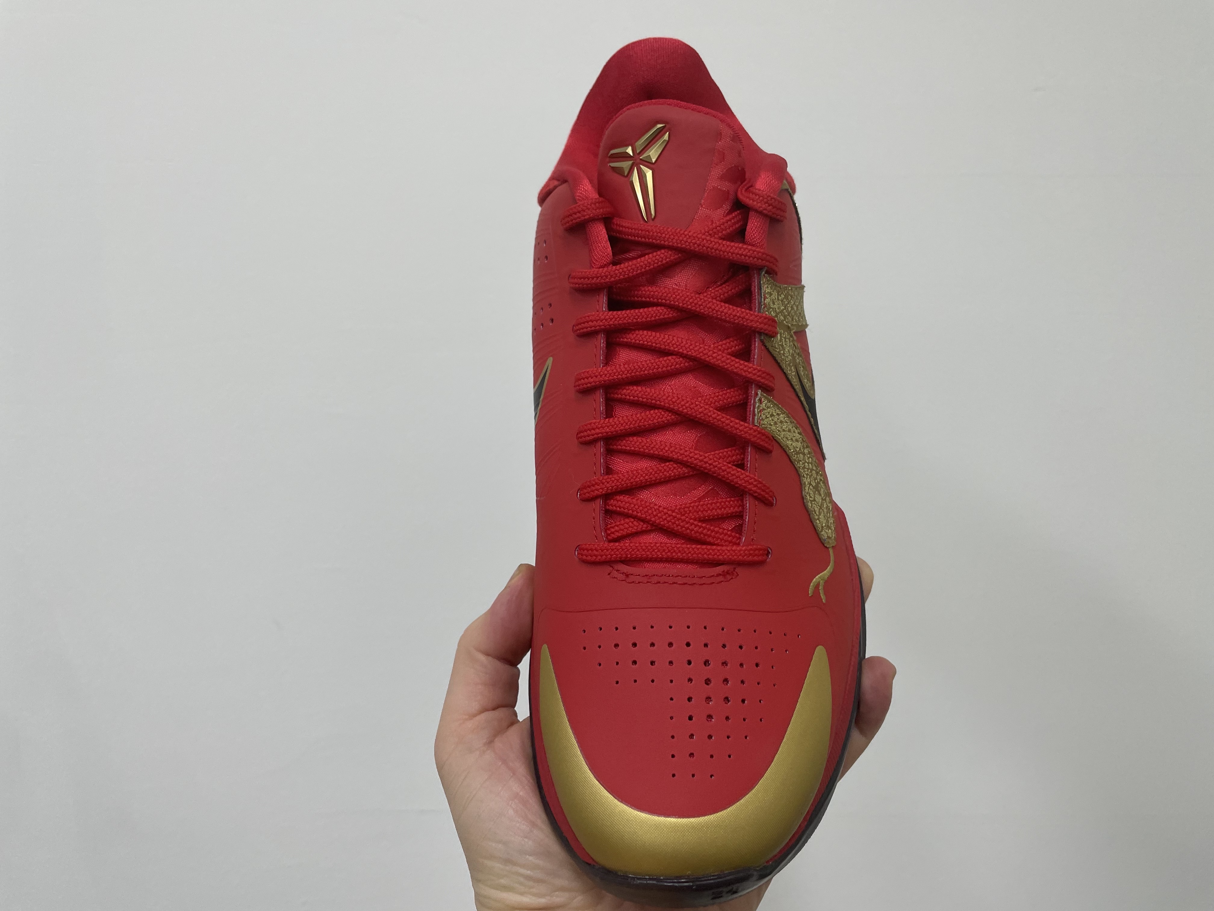 Nike Kobe 5 Protro Year of the Mamba University Red 착용 스타일 - 3