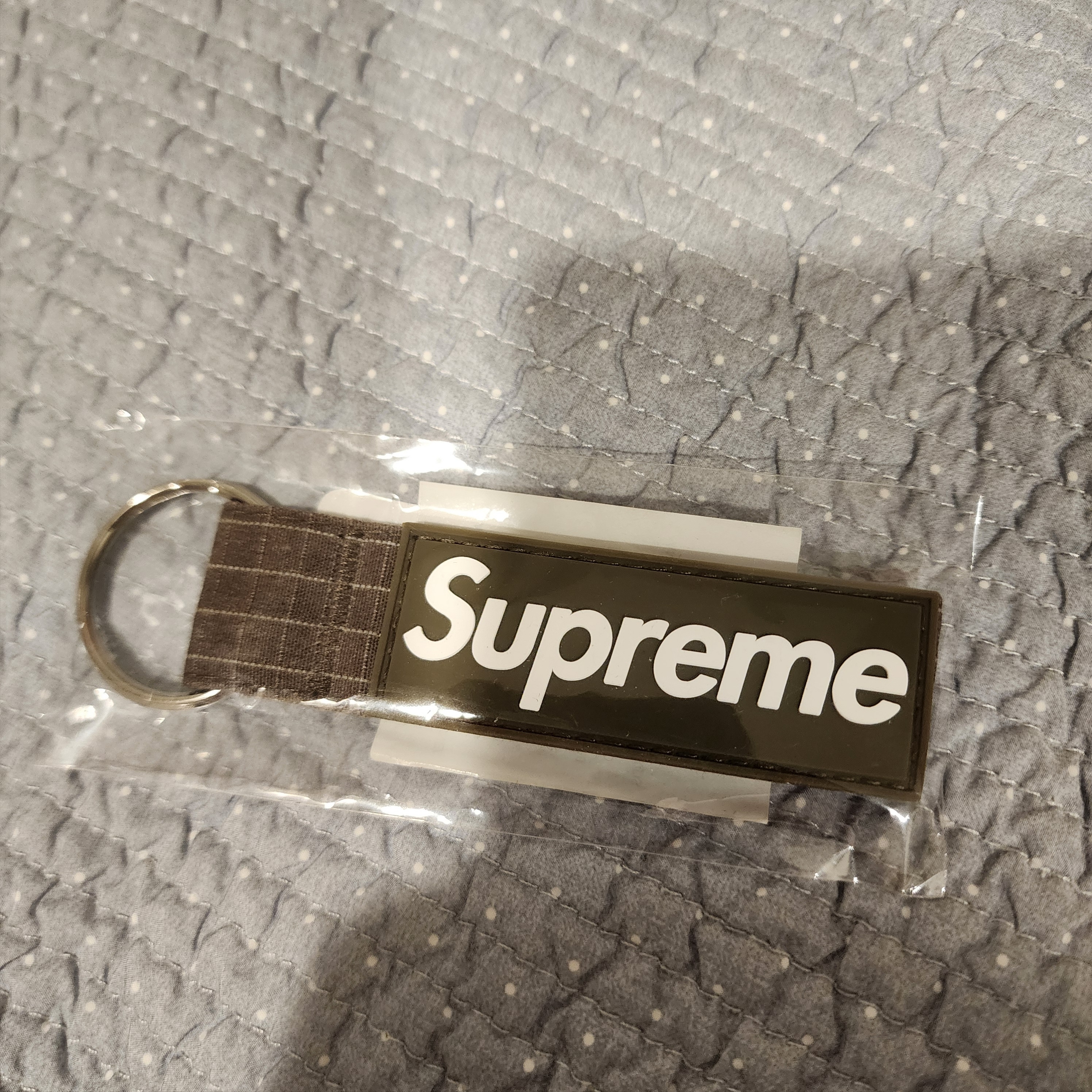 Supreme Ripstop Keychain Woodland Camo - 24SS 착용 스타일