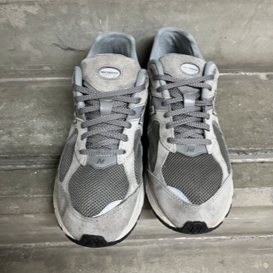 New Balance 2002R Grey 착용 스타일