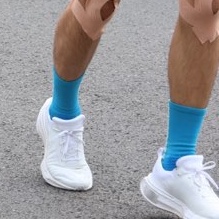 Nike ZoomX Invincible Run Flyknit 3 White Photon Dust 착용 스타일
