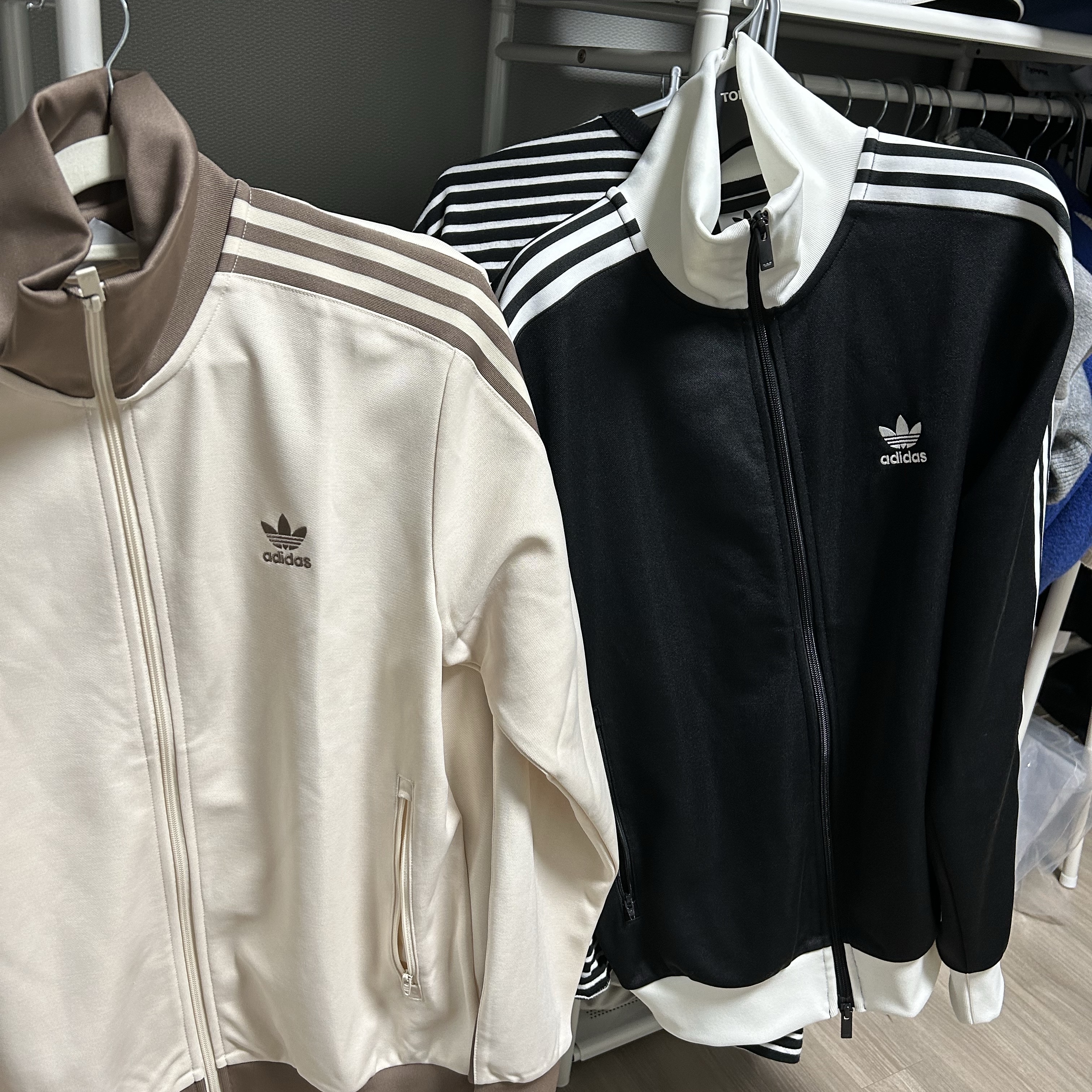 Adidas Adicolor Classic Beckenbauer Track Top Wonder White Trace Brown - KR Sizing, Adidas Adicolor Classics Beckenbauer Track Jacket Black - US Sizing 착용 스타일