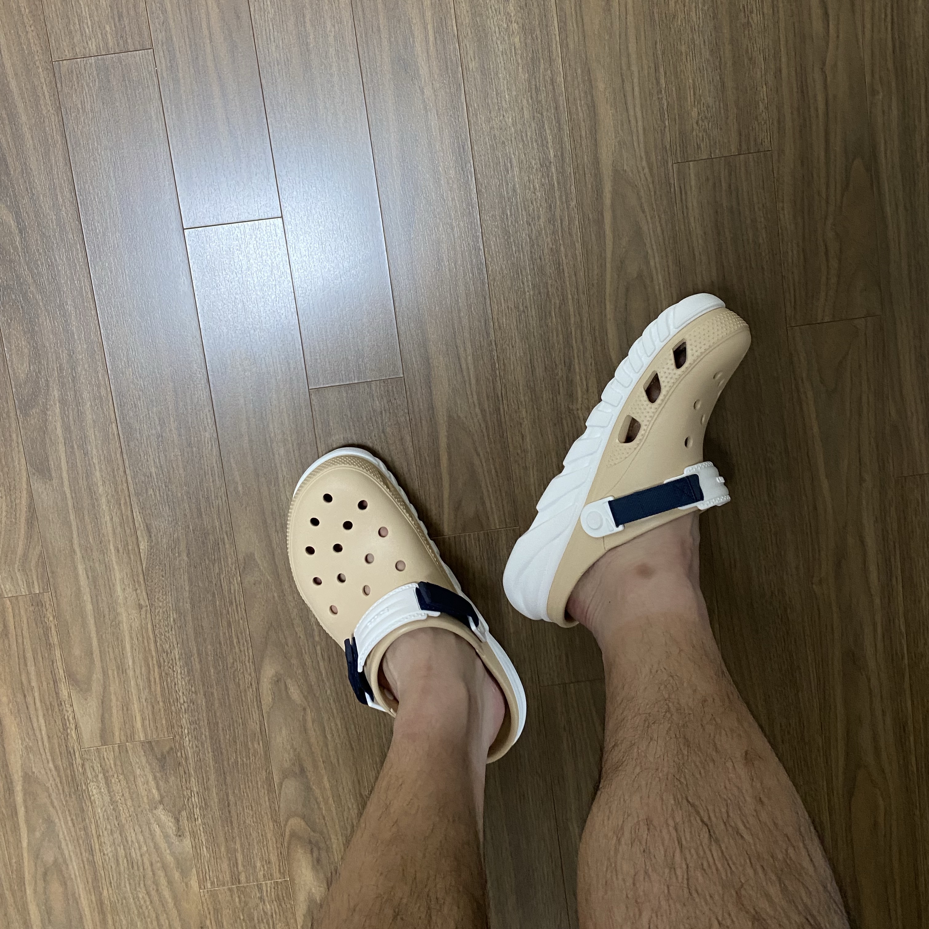 Crocs Duet Max II Clog Shitake 착용 스타일 - 2