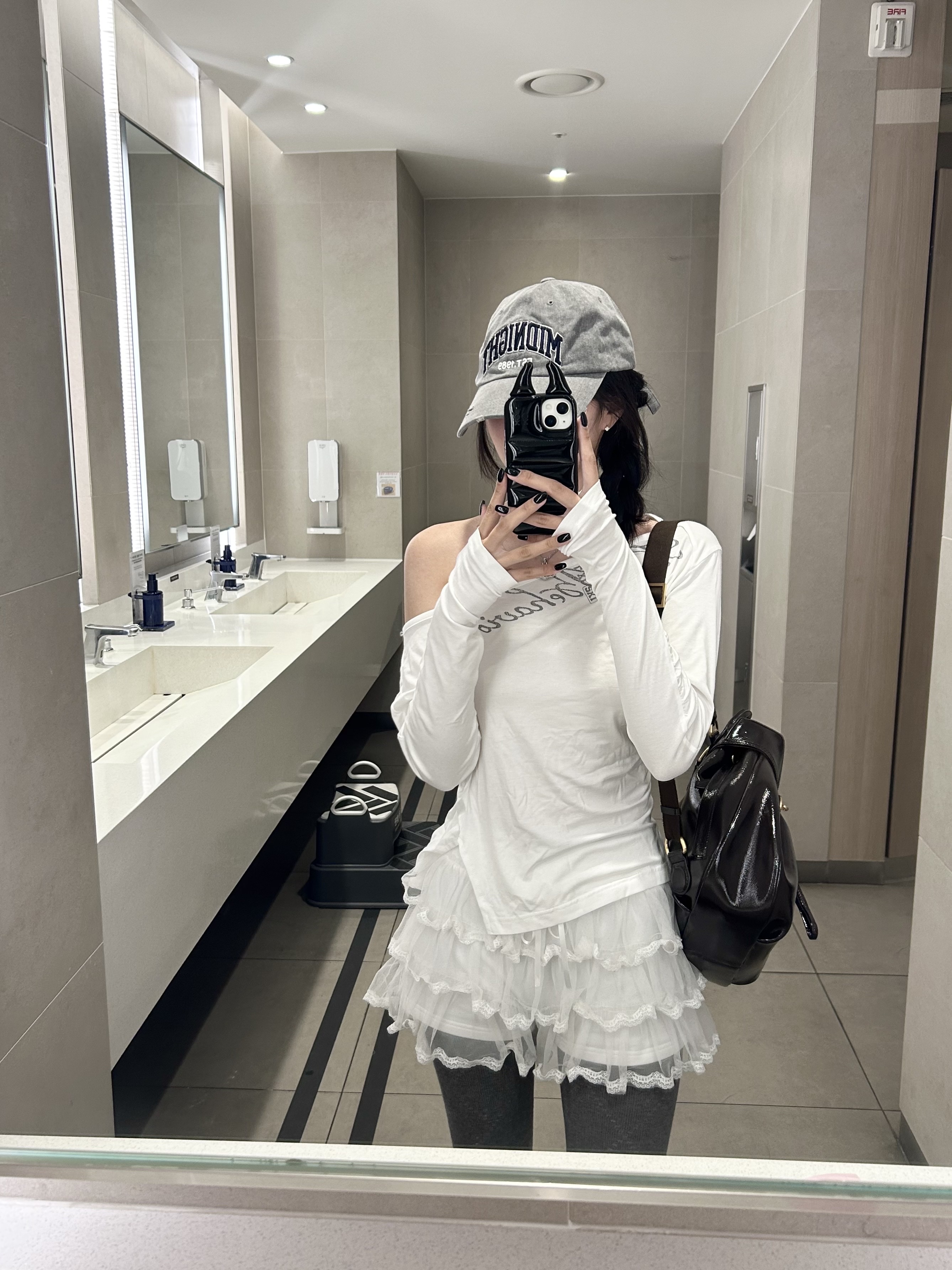 Vivienne Westwood Mayfair Bas Relief Pendant Silver, Urbansophistication x Aespa The Puffer Case Drama 착용 스타일 - 1