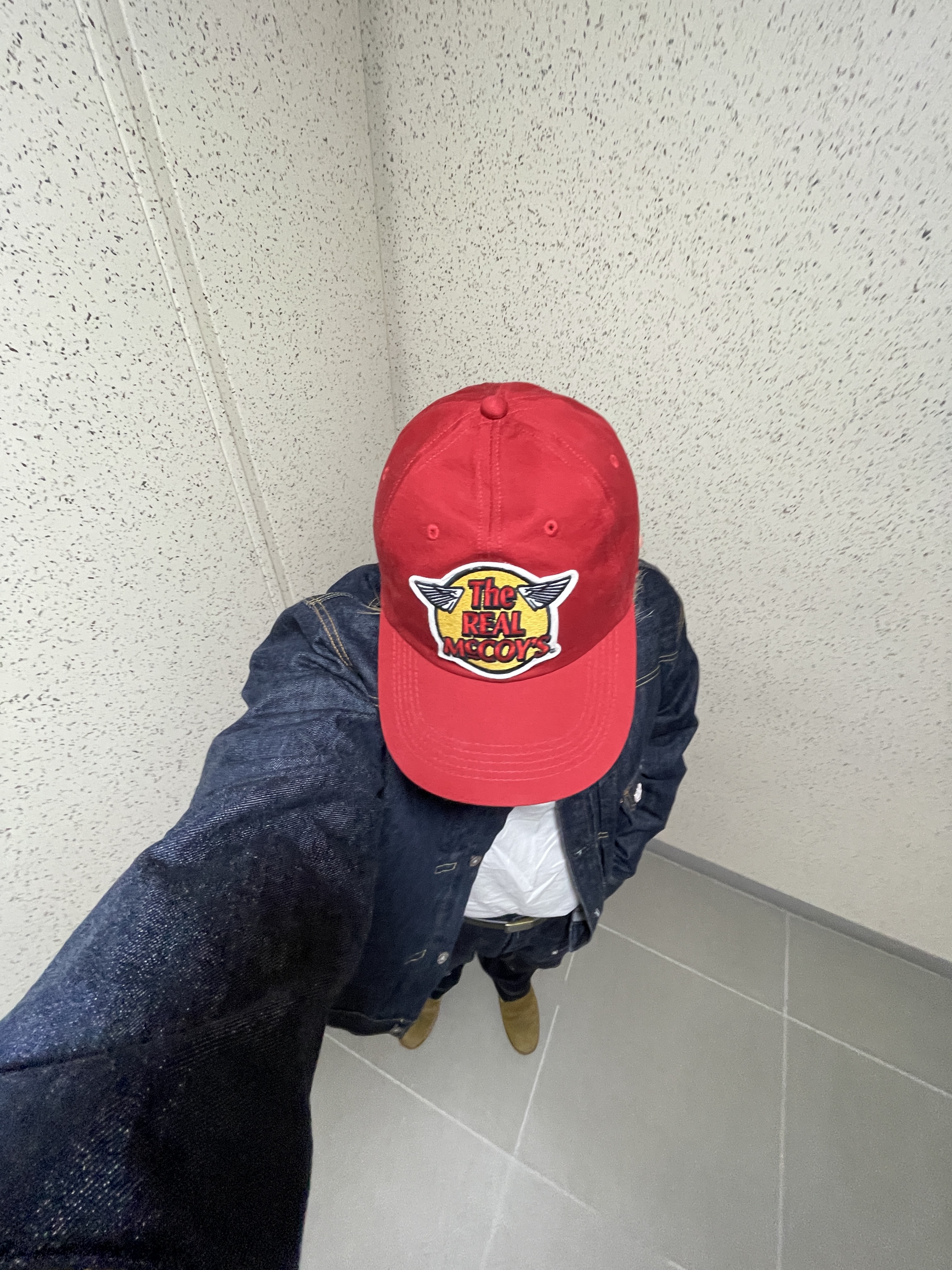 Kapital 14 oz. Denim 1ST One Wash Jacket Indigo, The Real McCoy's Logo Baseball Cap Red 착용 스타일 - 3