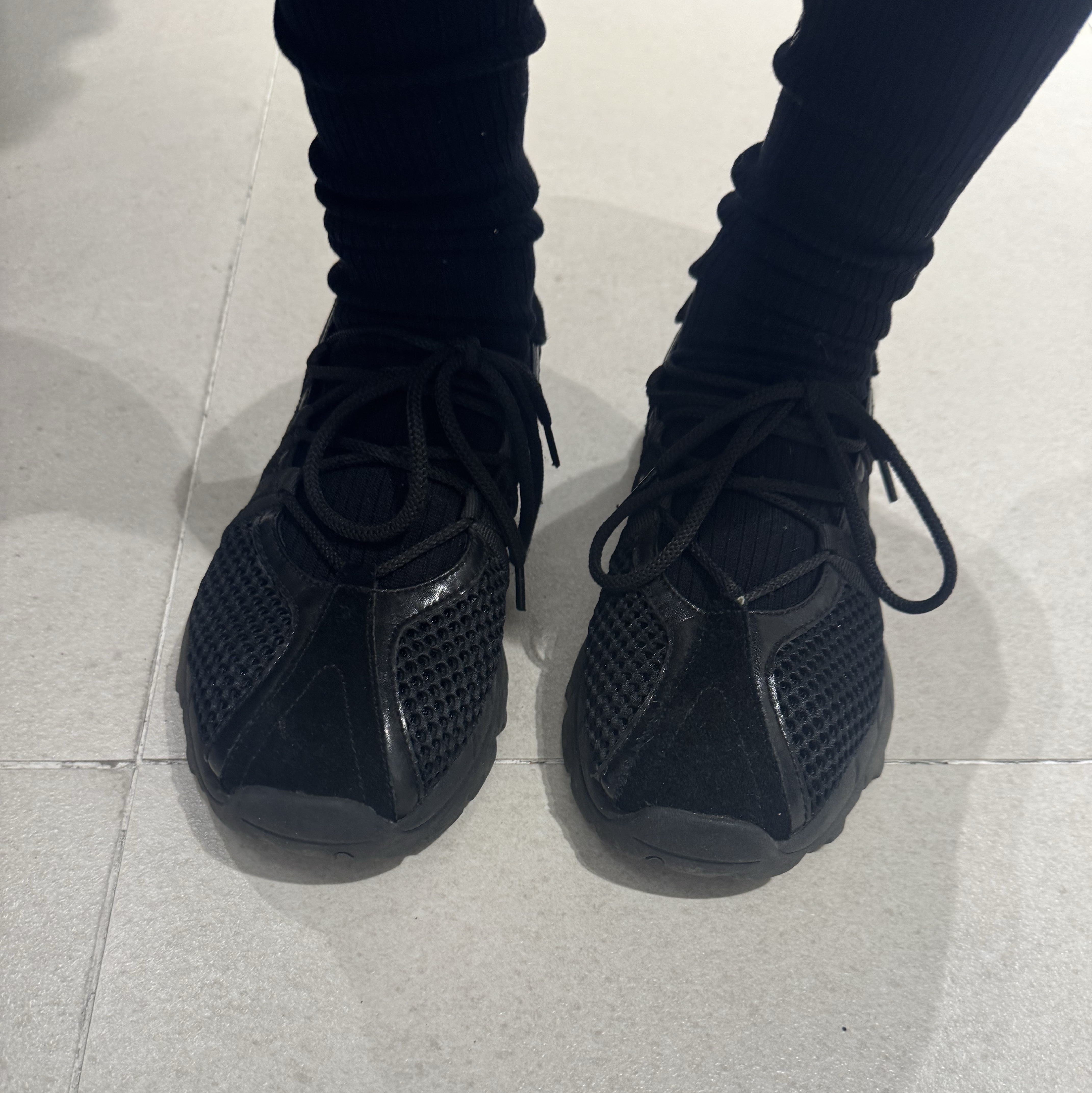 (W) Matin Kim Mesh Ballet Sneakers Black 착용 스타일