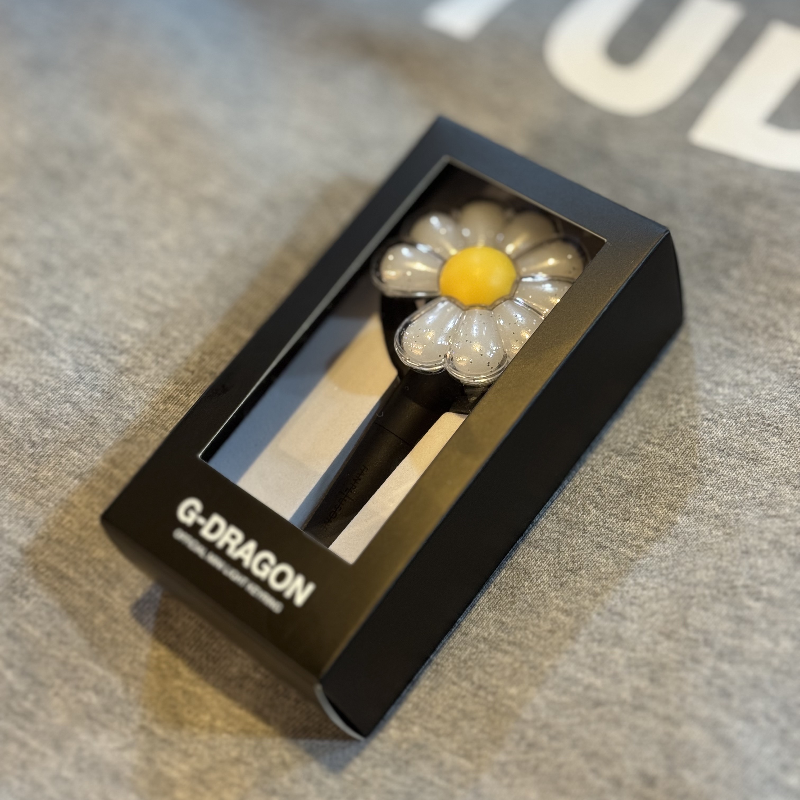 G-DRAGON Ubermensch Official Mini Light Keyring 착용 스타일